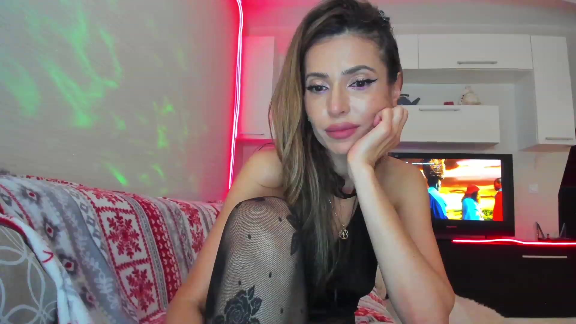 Gallery image thumbnail from SmileyTinaa's myfreecams stream on, 05/05/2023, 24:23 image 17 of 20