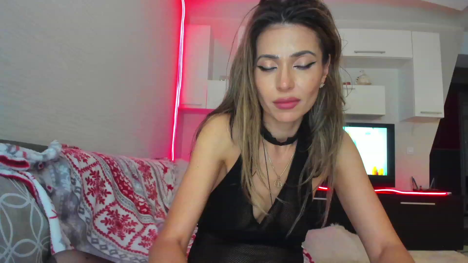 Gallery image thumbnail from SmileyTinaa's myfreecams stream on, 05/05/2023, 02:58 image 6 of 20