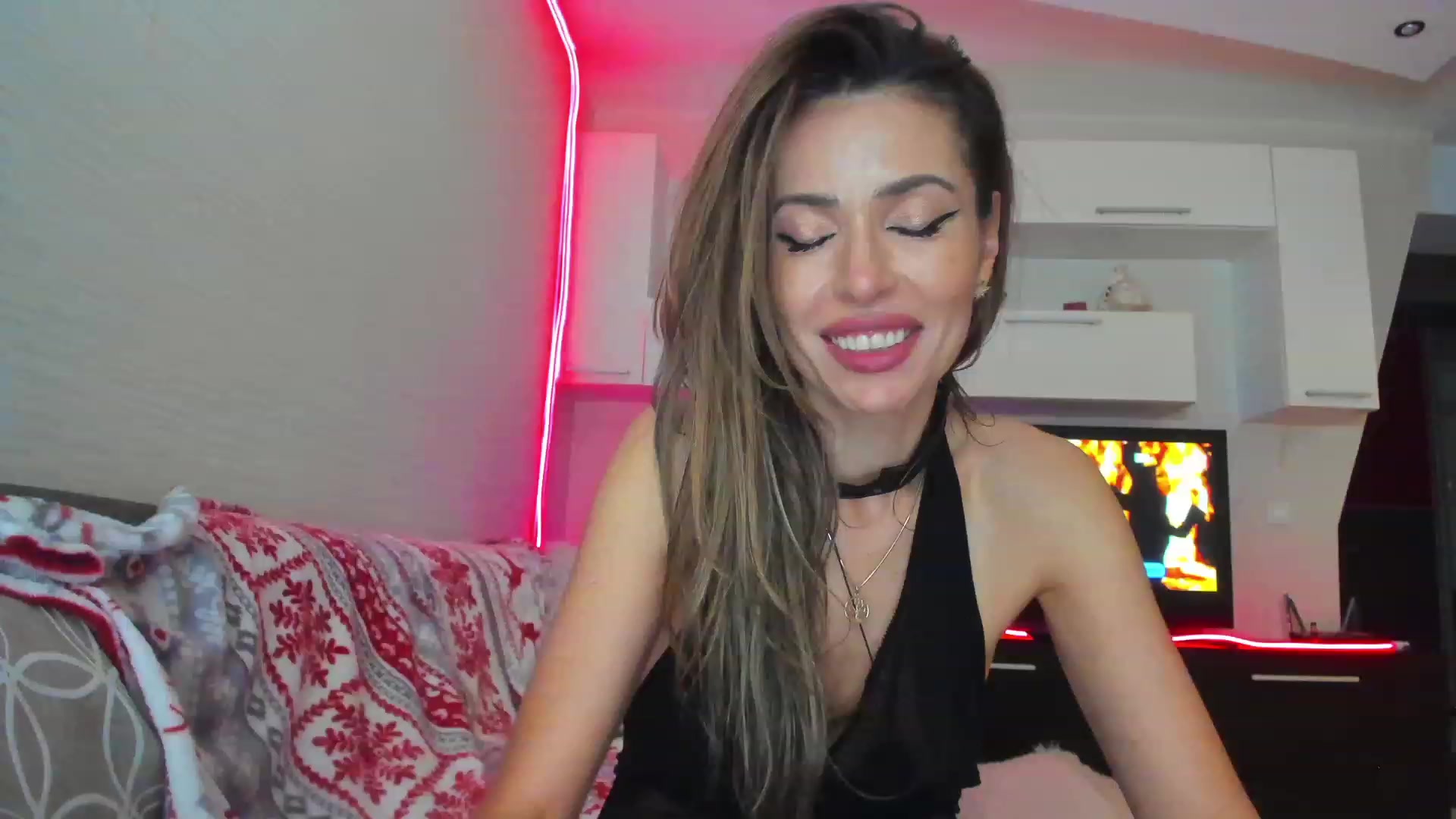 Gallery image thumbnail from SmileyTinaa's myfreecams stream on, 05/05/2023, 02:58 image 4 of 20