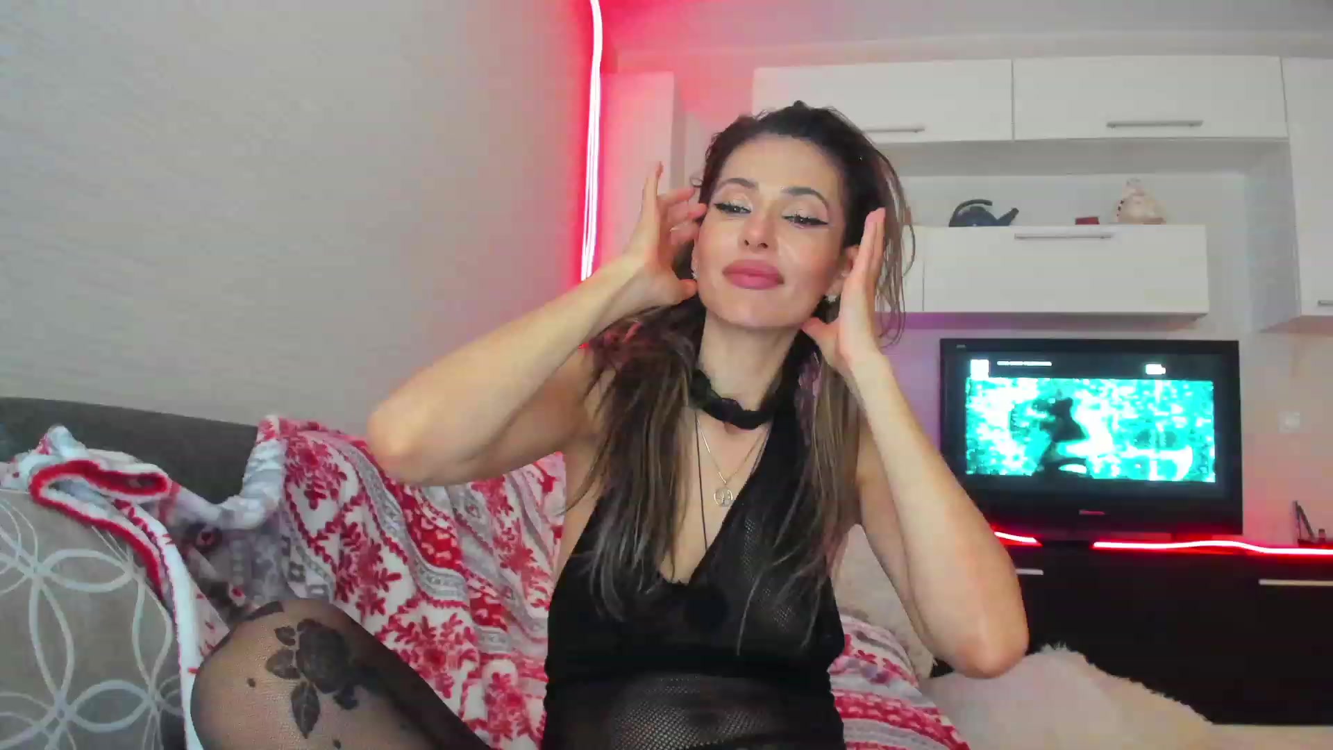 Gallery image thumbnail from SmileyTinaa's myfreecams stream on, 05/05/2023, 02:58 image 16 of 20