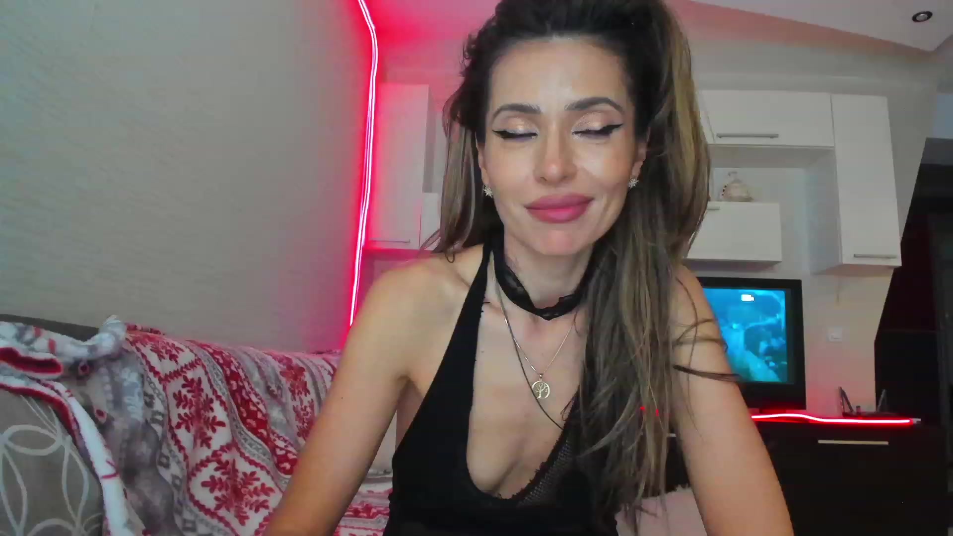 Gallery image thumbnail from SmileyTinaa's myfreecams stream on, 05/05/2023, 02:58 image 3 of 20