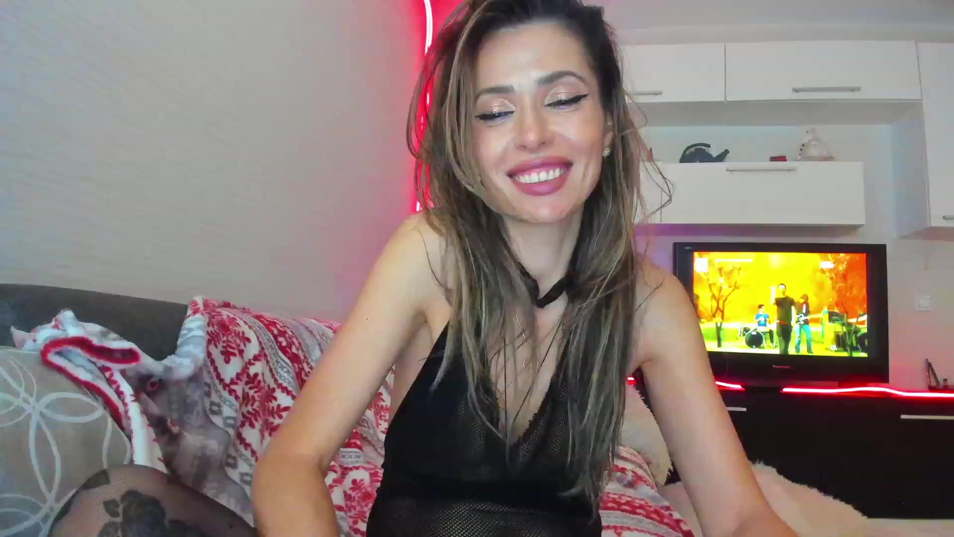 Gallery image thumbnail from SmileyTinaa's myfreecams stream on, 05/05/2023, 02:58 image 17 of 20