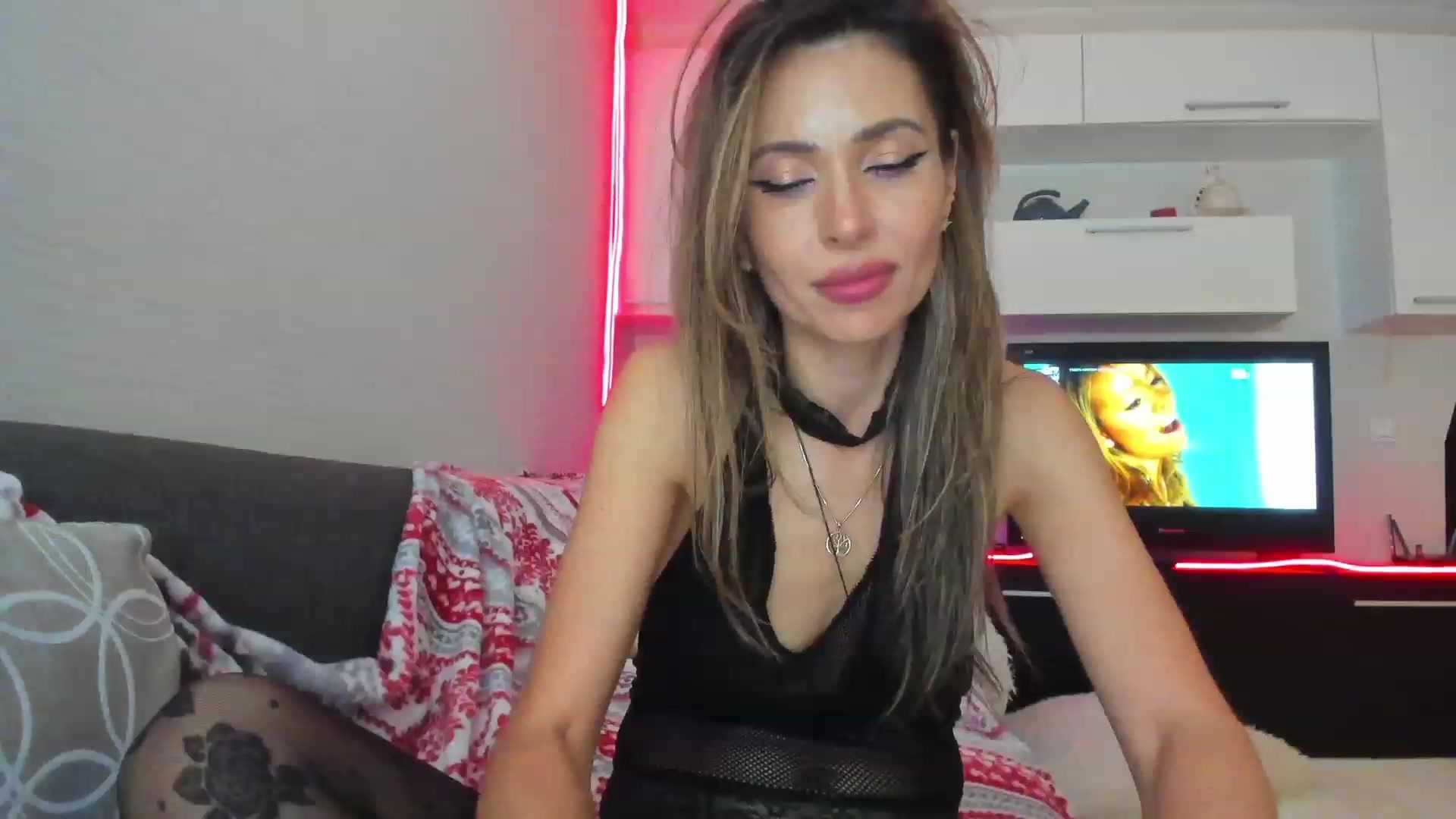 Gallery image thumbnail from SmileyTinaa's myfreecams stream on, 05/05/2023, 03:55 image 12 of 20