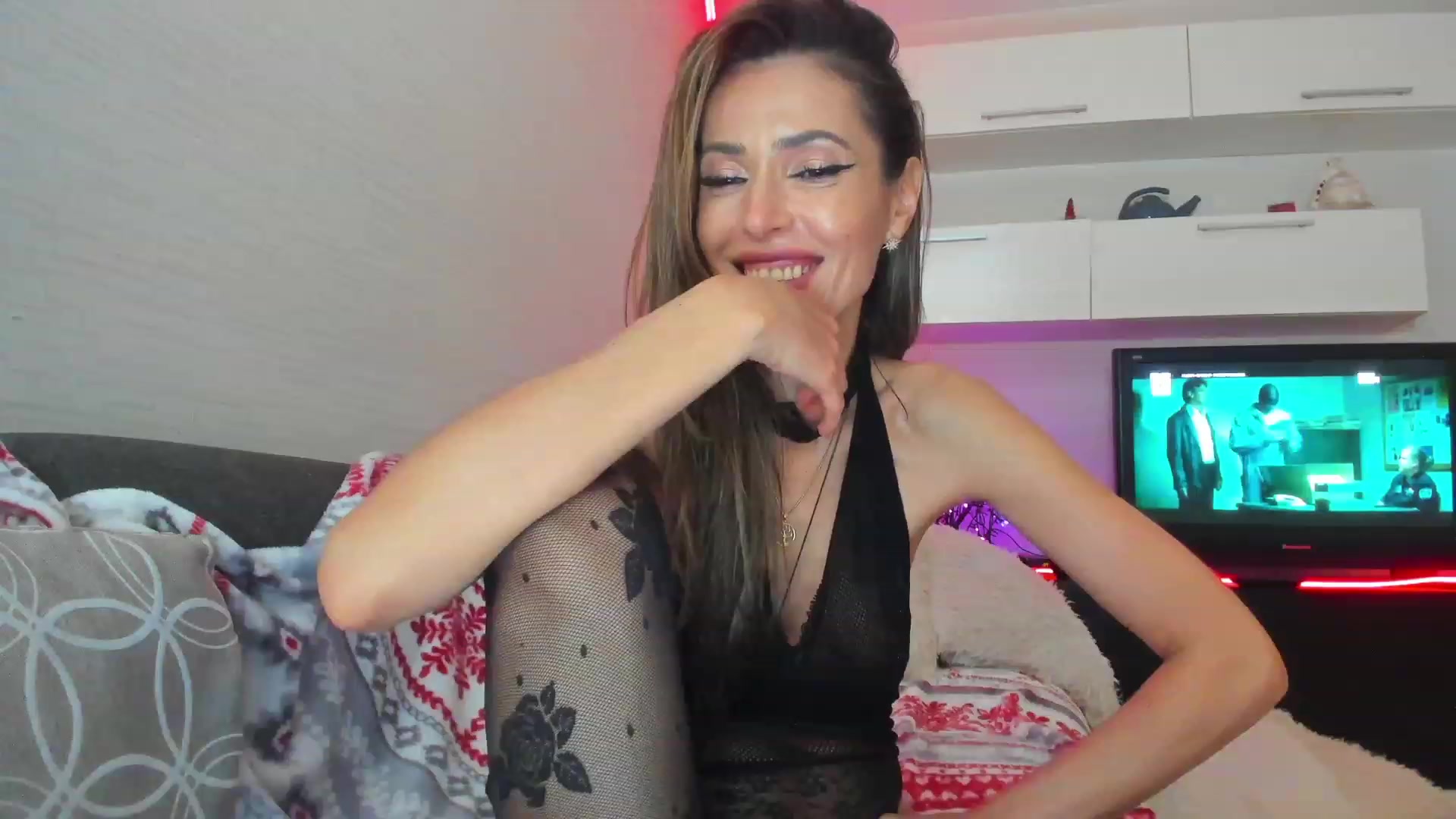 Gallery image thumbnail from SmileyTinaa's myfreecams stream on, 05/05/2023, 03:55 image 2 of 20