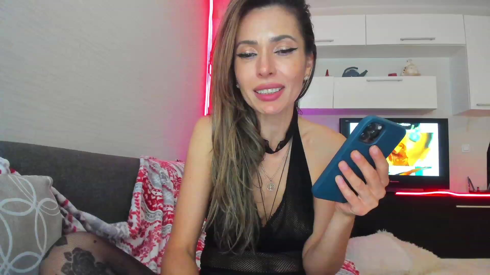 Gallery image thumbnail from SmileyTinaa's myfreecams stream on, 05/05/2023, 03:55 image 14 of 20