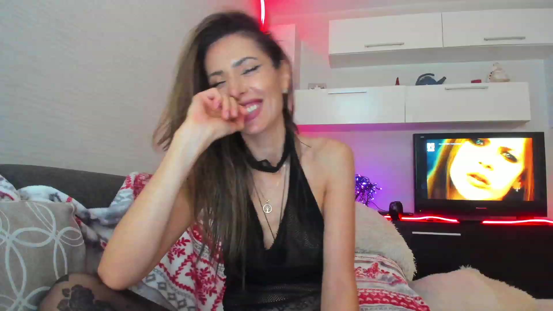 Gallery image thumbnail from SmileyTinaa's myfreecams stream on, 05/05/2023, 03:55 image 5 of 20