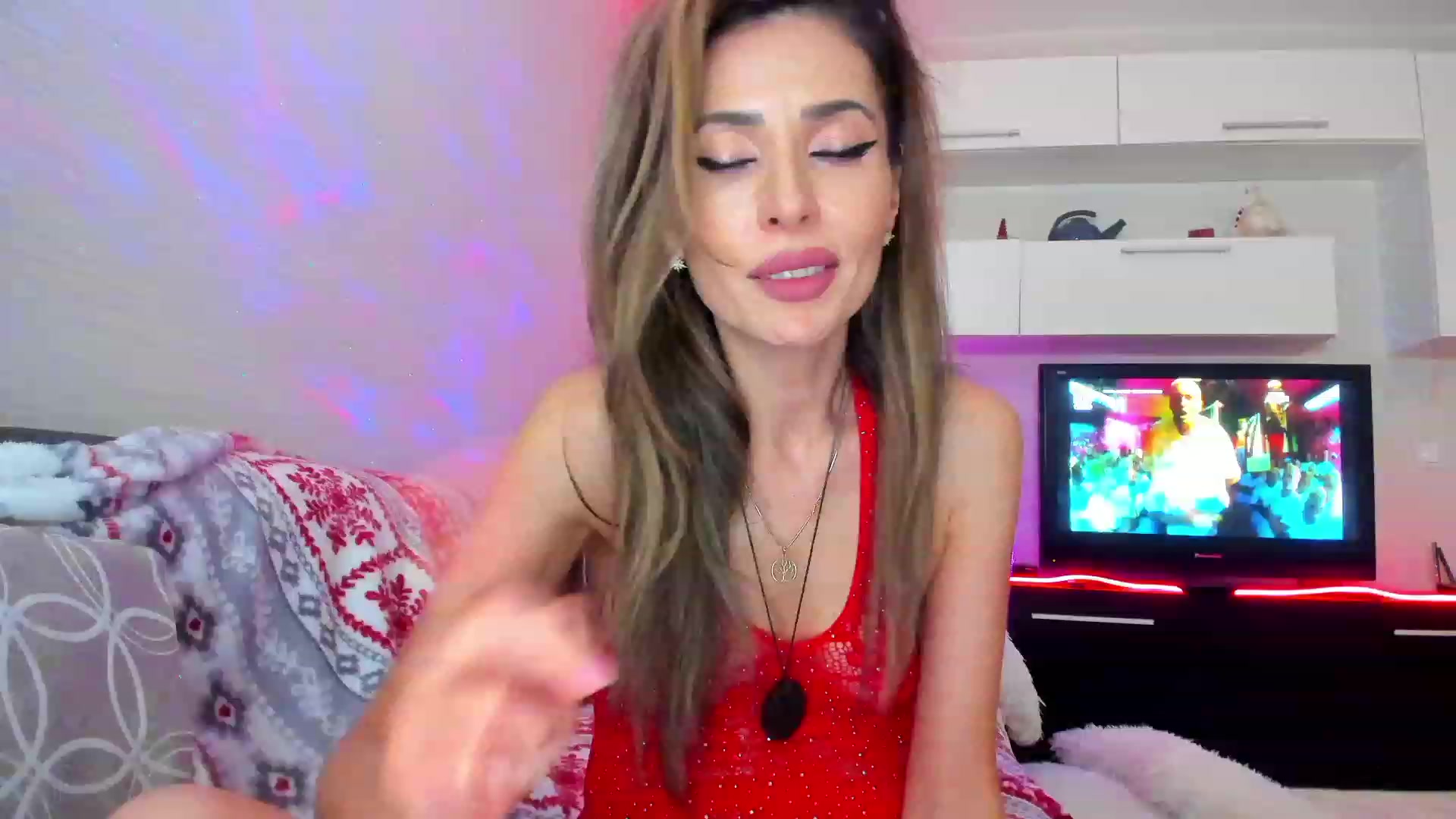 Gallery image thumbnail from SmileyTinaa's myfreecams stream on, 05/06/2023, 24:05 image 17 of 20