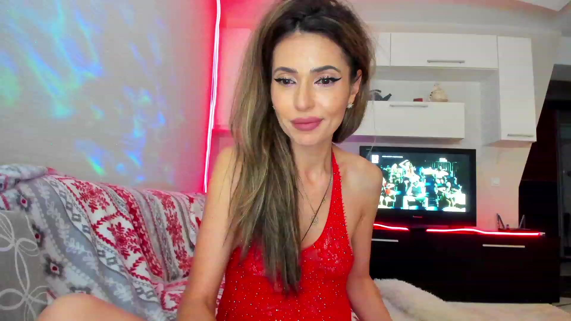 Gallery image thumbnail from SmileyTinaa's myfreecams stream on, 05/06/2023, 24:05 image 10 of 20
