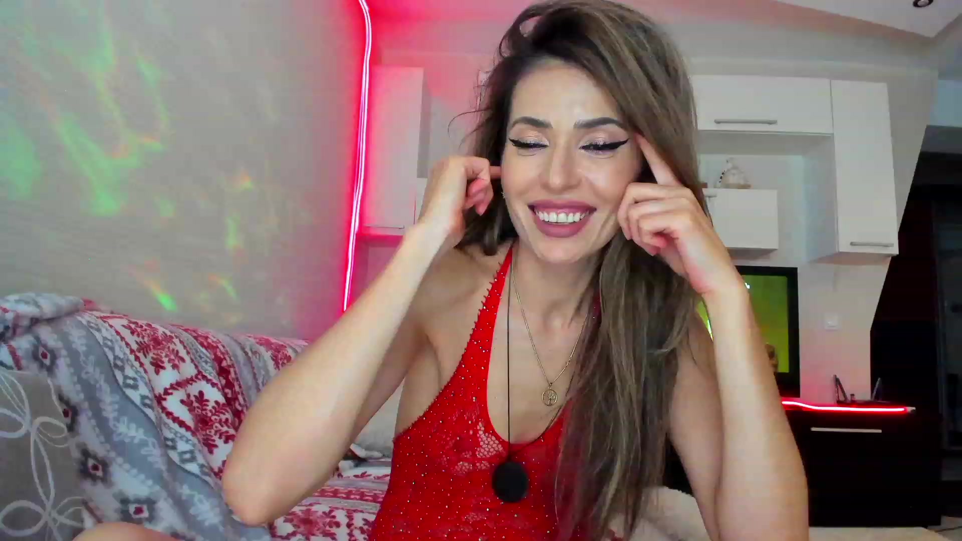 Gallery image thumbnail from SmileyTinaa's myfreecams stream on, 05/06/2023, 24:05 image 3 of 20