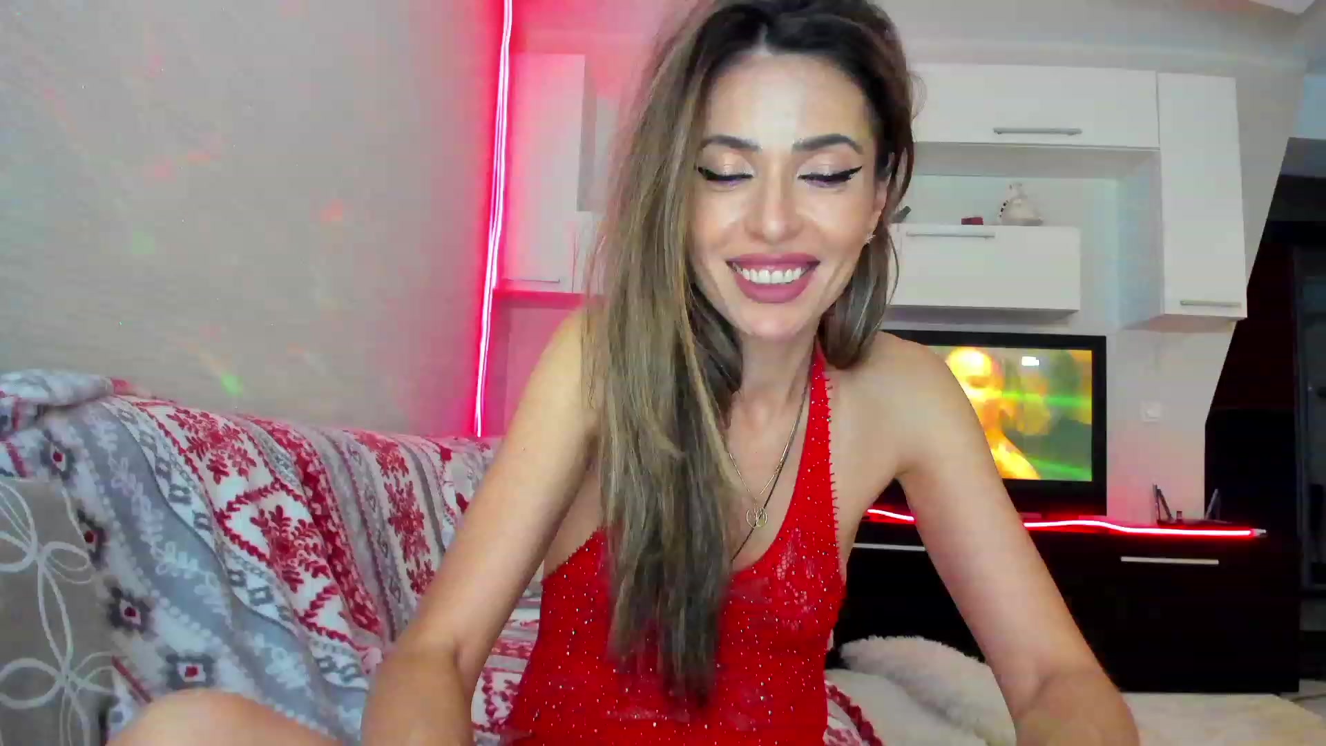 Gallery image thumbnail from SmileyTinaa's myfreecams stream on, 05/06/2023, 24:05 image 8 of 20