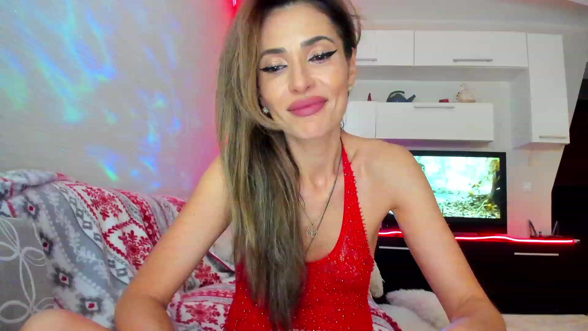 Gallery image thumbnail from SmileyTinaa's myfreecams stream on, 05/06/2023, 24:05 image 13 of 20