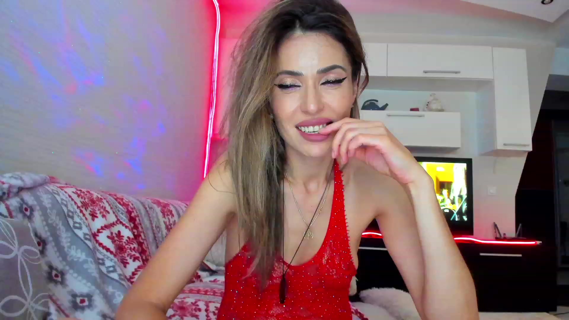 Gallery image thumbnail from SmileyTinaa's myfreecams stream on, 05/06/2023, 24:05 image 4 of 20