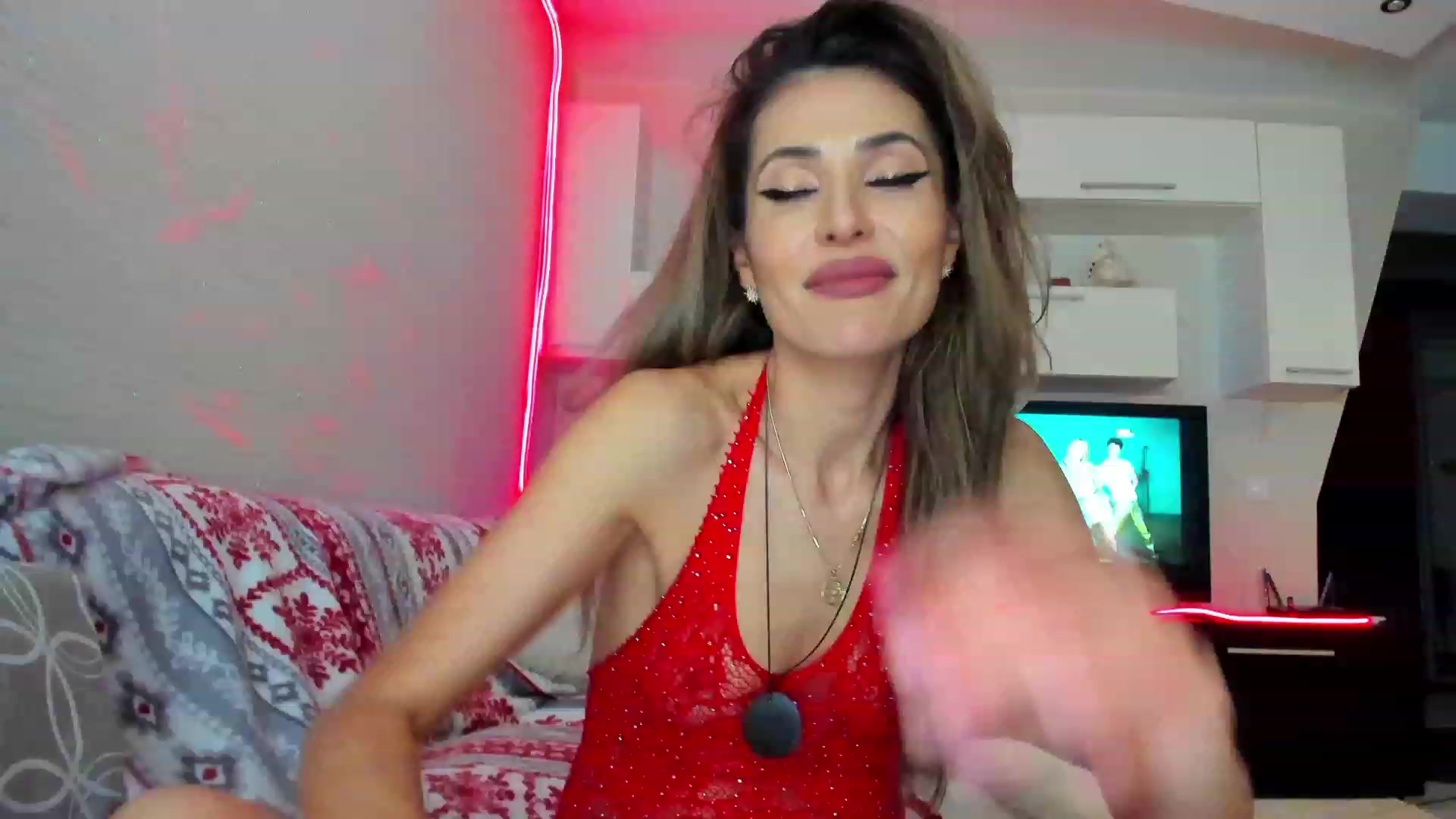Gallery image thumbnail from SmileyTinaa's myfreecams stream on, 05/06/2023, 24:05 image 2 of 20