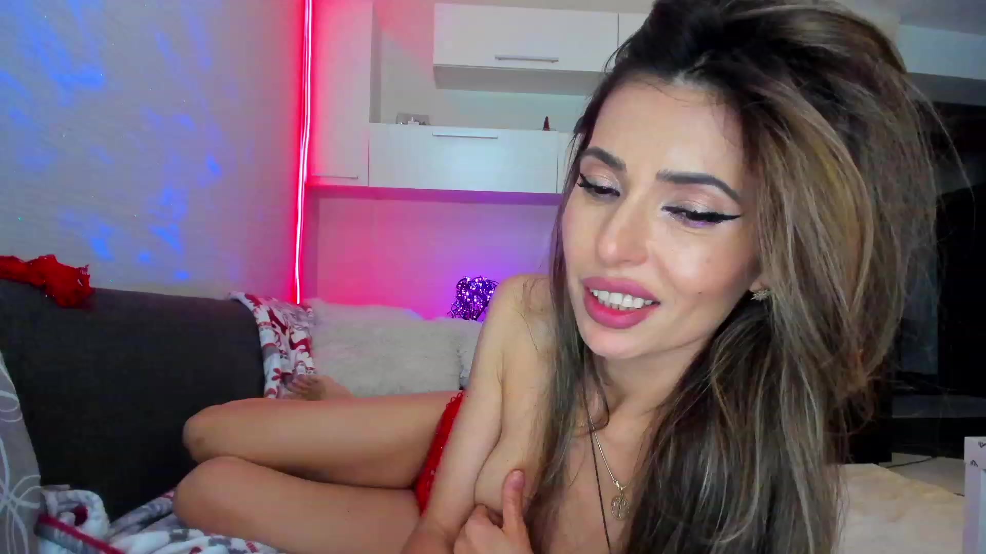Gallery image thumbnail from SmileyTinaa's myfreecams stream on, 05/06/2023, 02:47 image 12 of 20