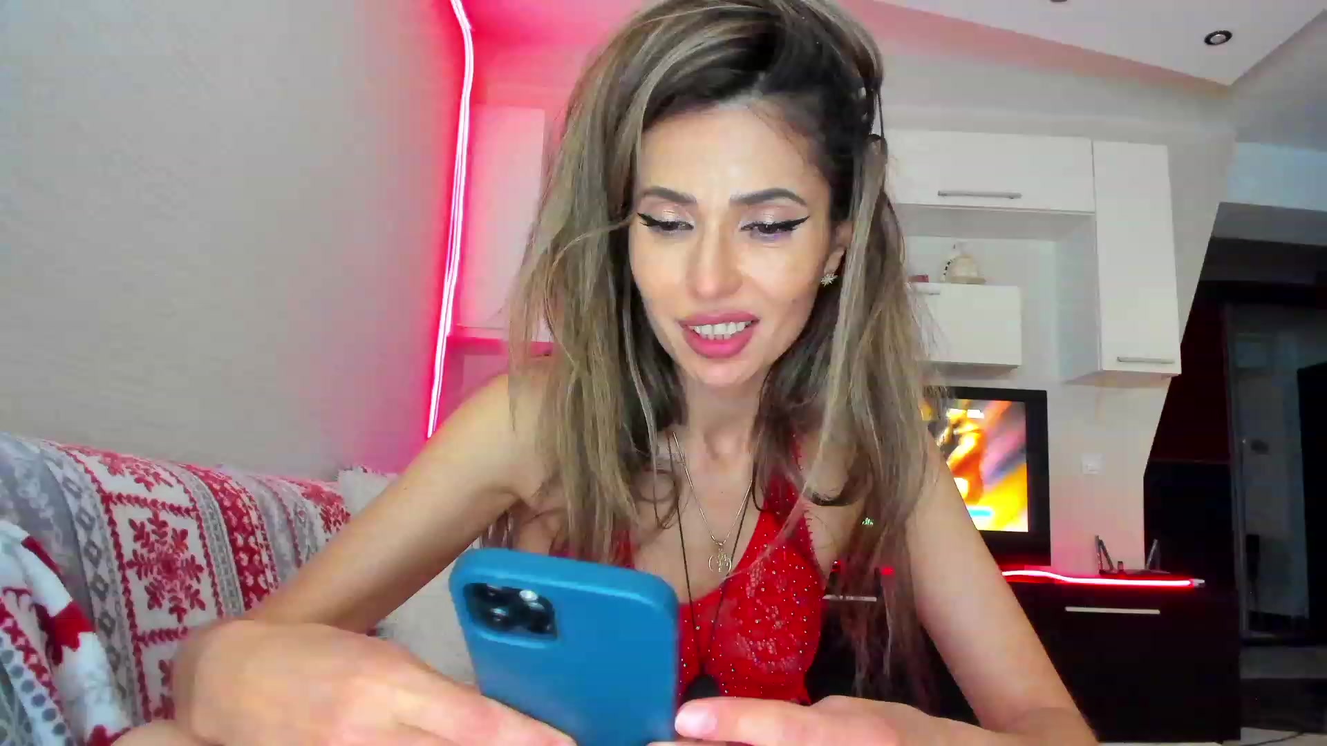 Gallery image thumbnail from SmileyTinaa's myfreecams stream on, 05/06/2023, 04:59 image 15 of 20
