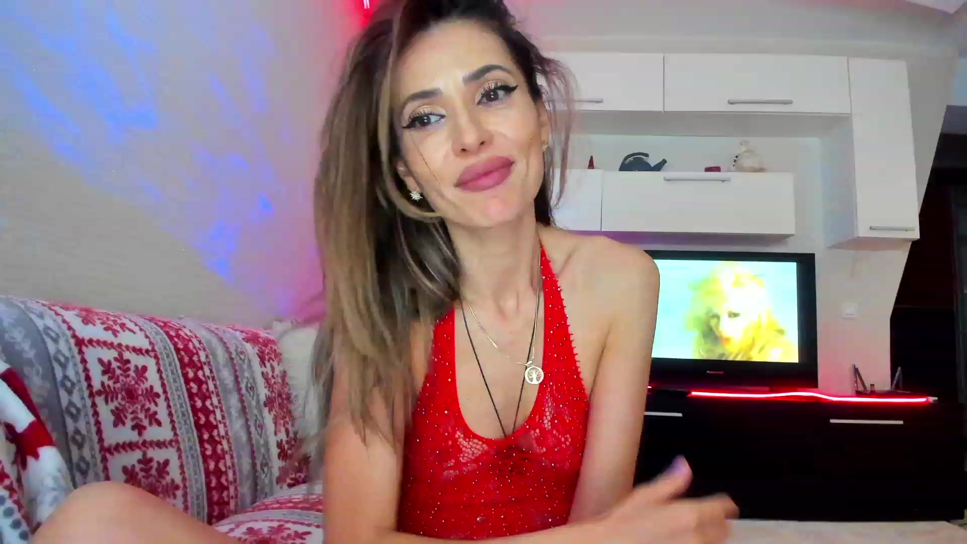 Gallery image thumbnail from SmileyTinaa's myfreecams stream on, 05/06/2023, 04:59 image 2 of 20
