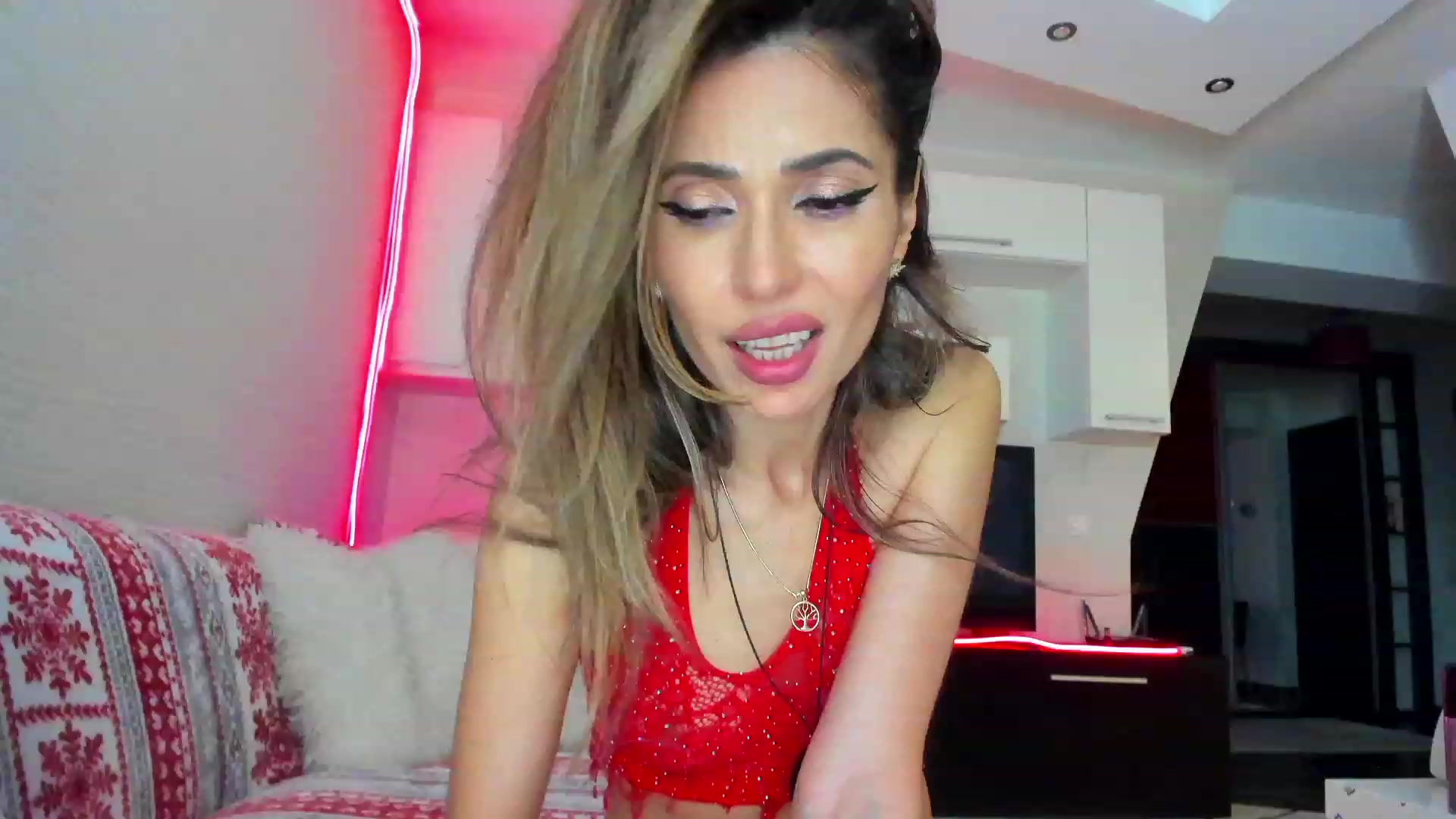 Gallery image thumbnail from SmileyTinaa's myfreecams stream on, 05/06/2023, 04:59 image 14 of 20