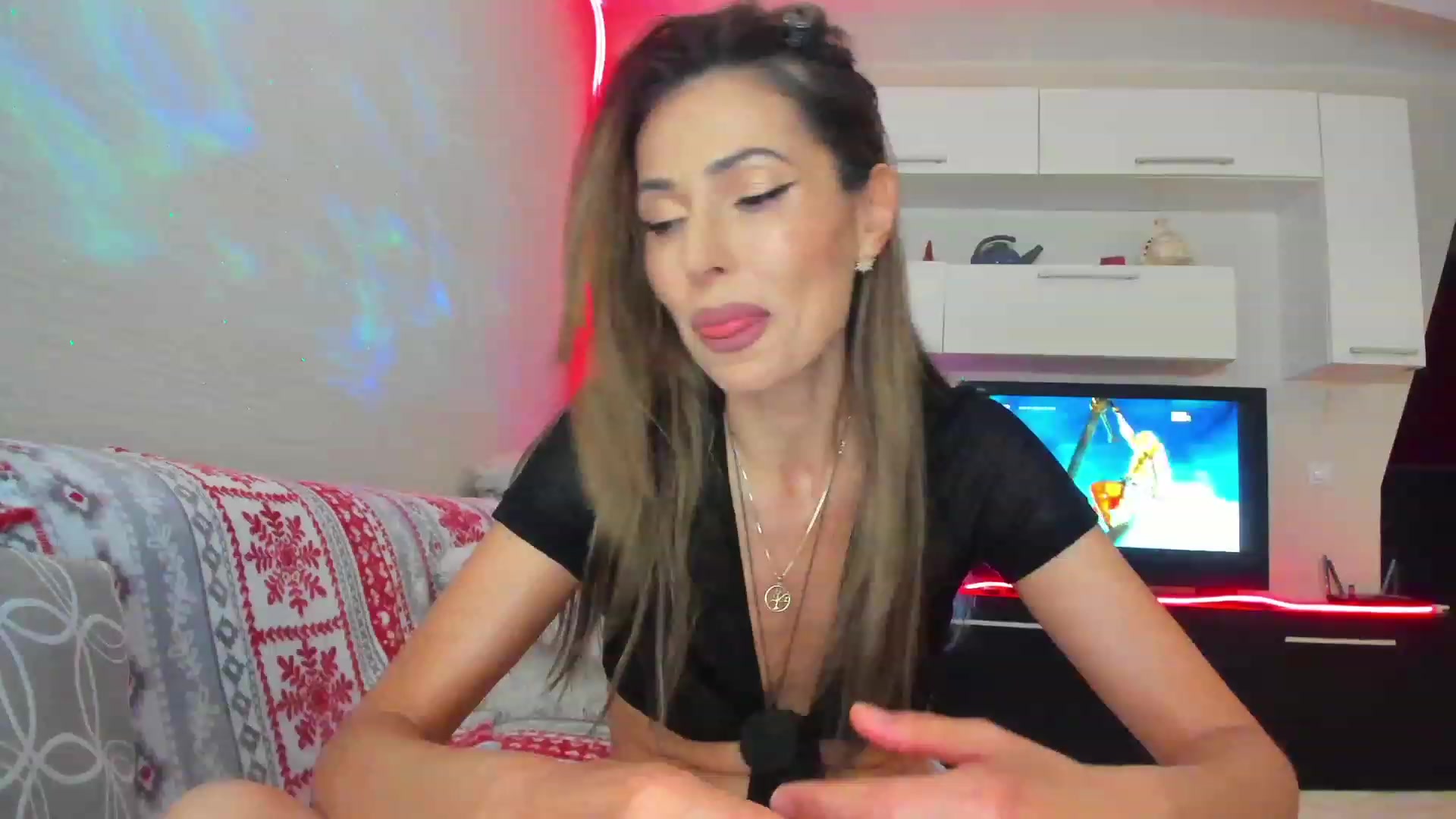 Gallery image thumbnail from SmileyTinaa's myfreecams stream on, 05/09/2023, 24:12 image 19 of 20