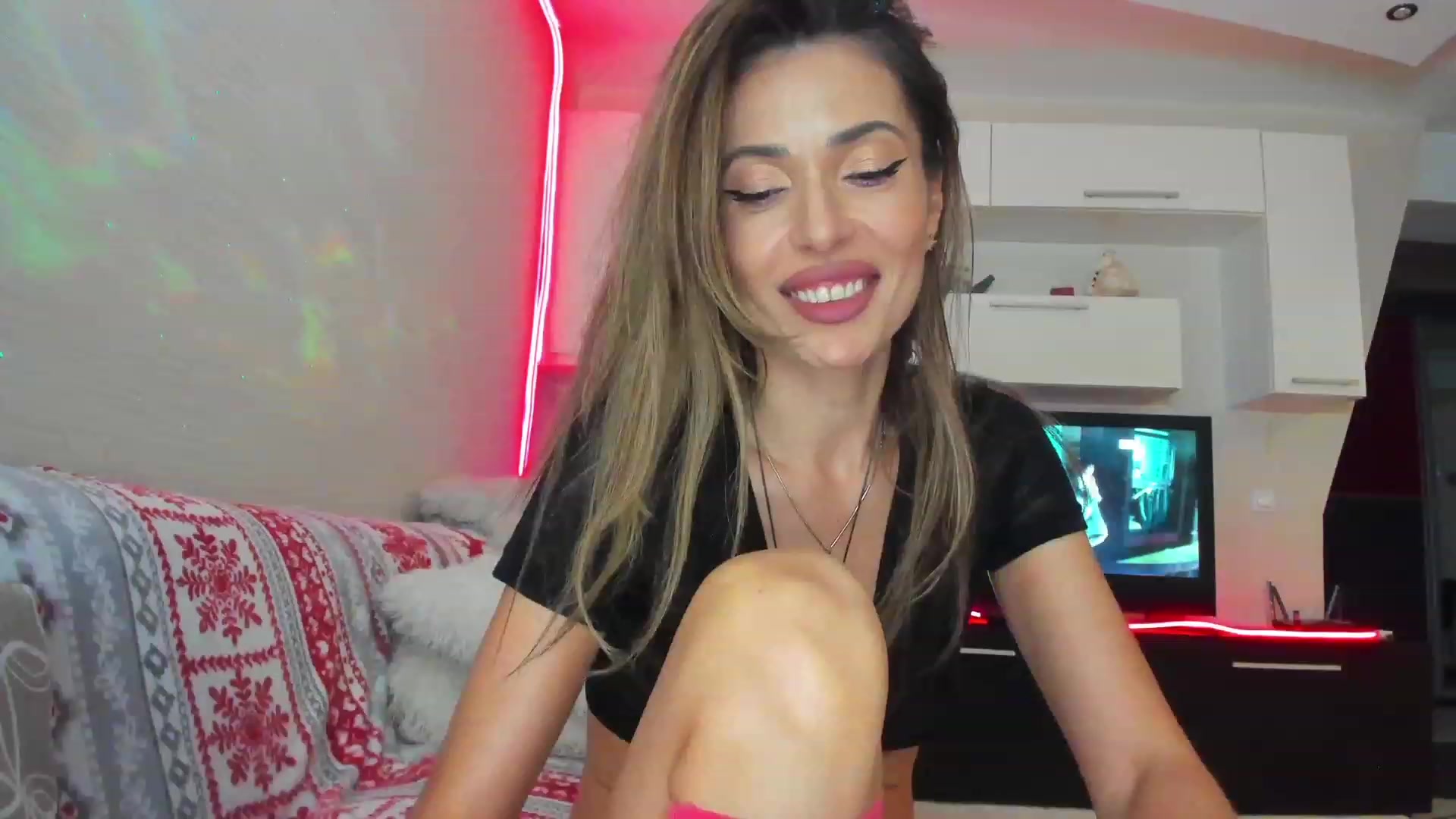 Gallery image thumbnail from SmileyTinaa's myfreecams stream on, 05/09/2023, 24:12 image 9 of 20