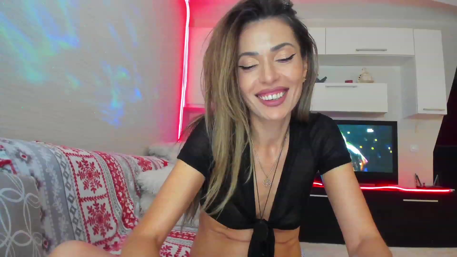 Gallery image thumbnail from SmileyTinaa's myfreecams stream on, 05/09/2023, 24:12 image 14 of 20