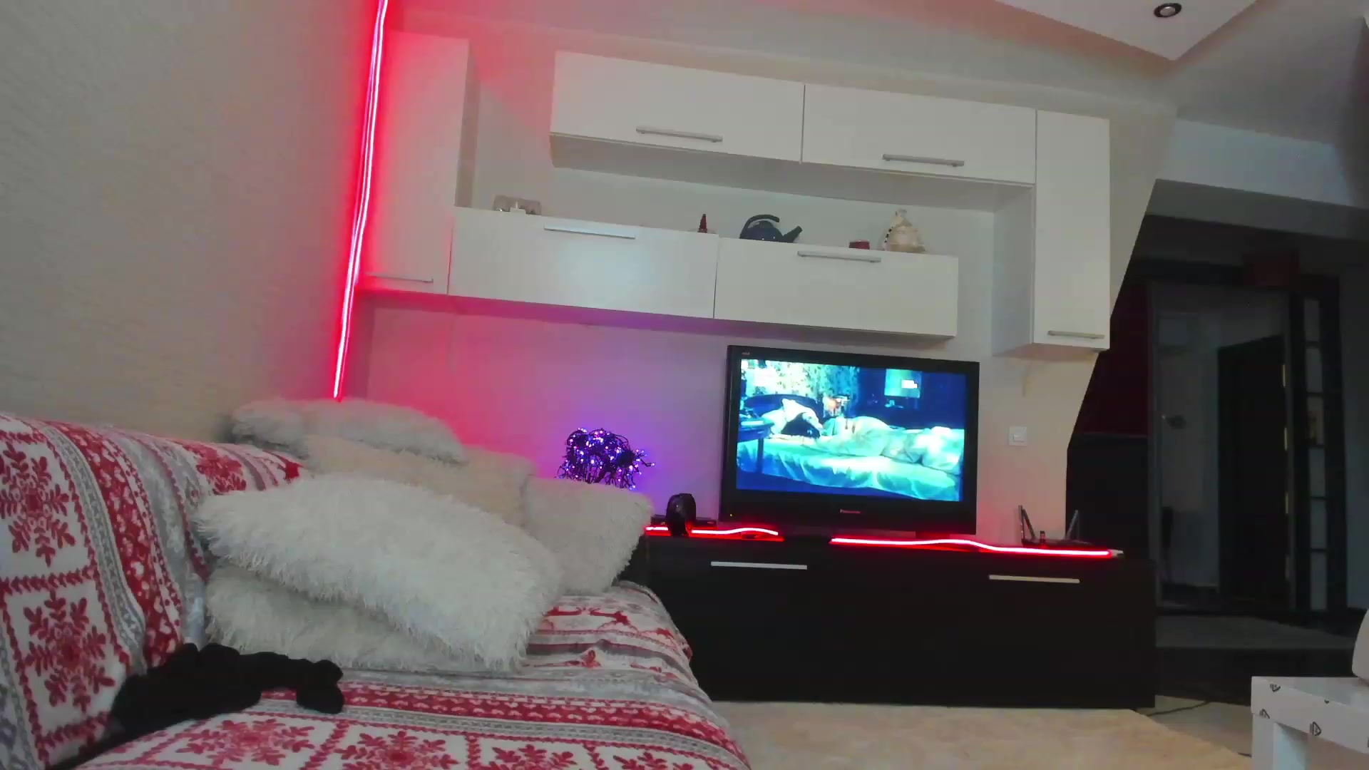 Gallery image thumbnail from SmileyTinaa's myfreecams stream on, 05/09/2023, 24:12 image 7 of 20