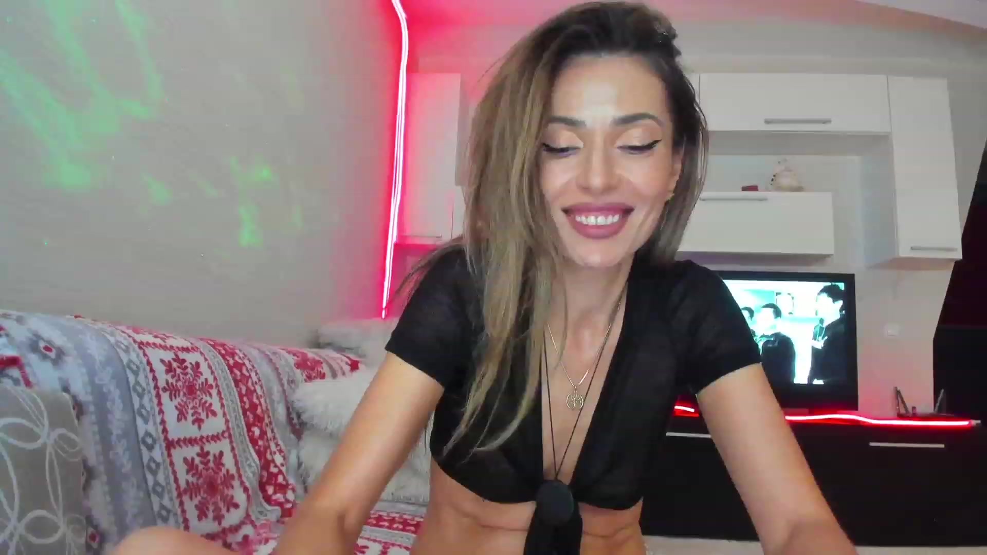 Gallery image thumbnail from SmileyTinaa's myfreecams stream on, 05/09/2023, 24:12 image 13 of 20