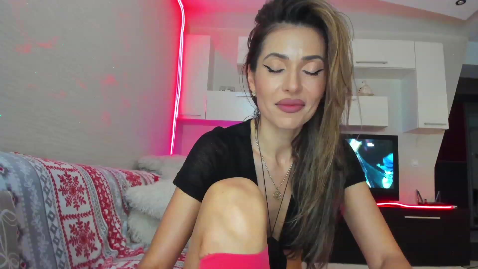 Gallery image thumbnail from SmileyTinaa's myfreecams stream on, 05/09/2023, 24:12 image 10 of 20