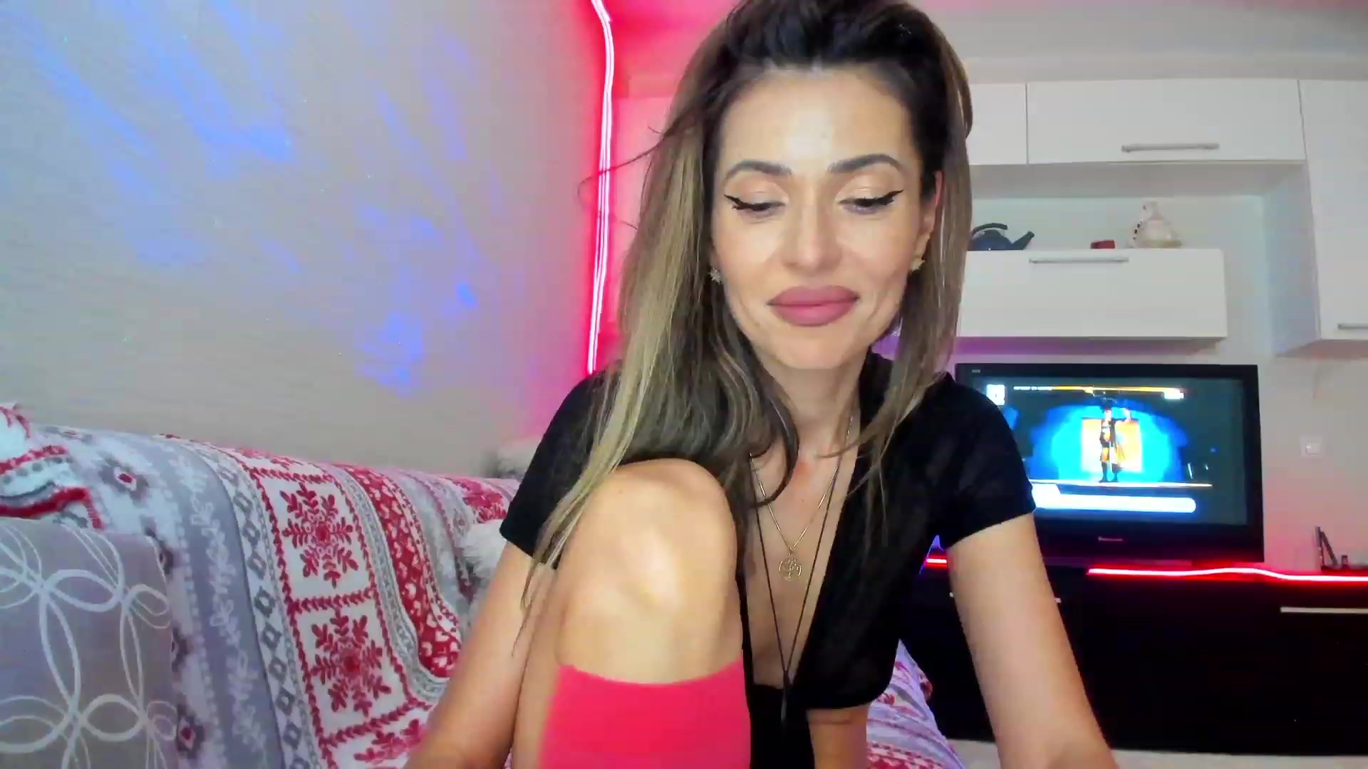 Gallery image thumbnail from SmileyTinaa's myfreecams stream on, 05/09/2023, 04:46 image 8 of 20