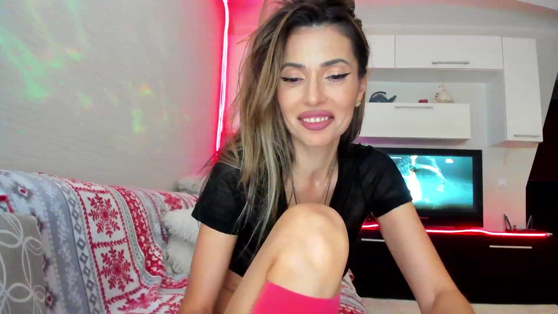 Gallery image thumbnail from SmileyTinaa's myfreecams stream on, 05/09/2023, 04:46 image 4 of 20