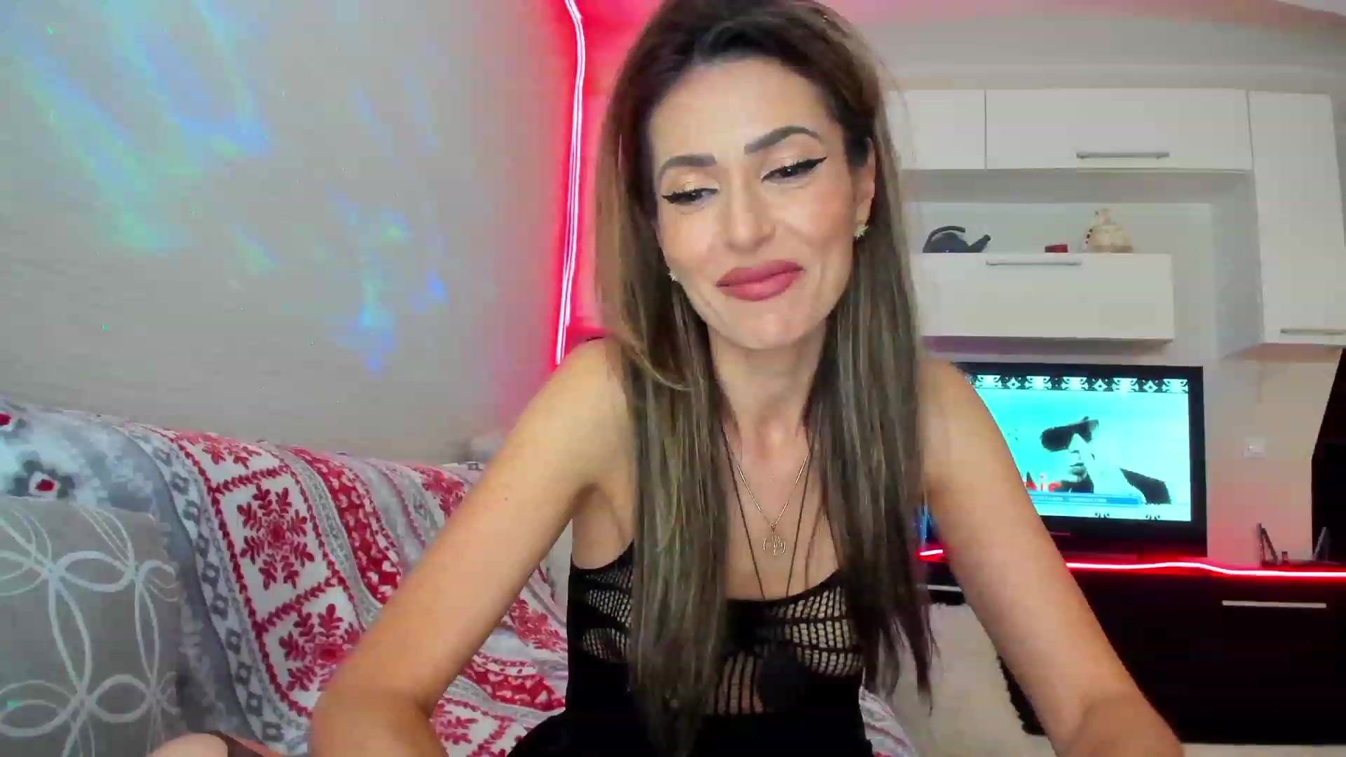 Gallery image thumbnail from SmileyTinaa's myfreecams stream on, 05/11/2023, 24:03 image 2 of 20