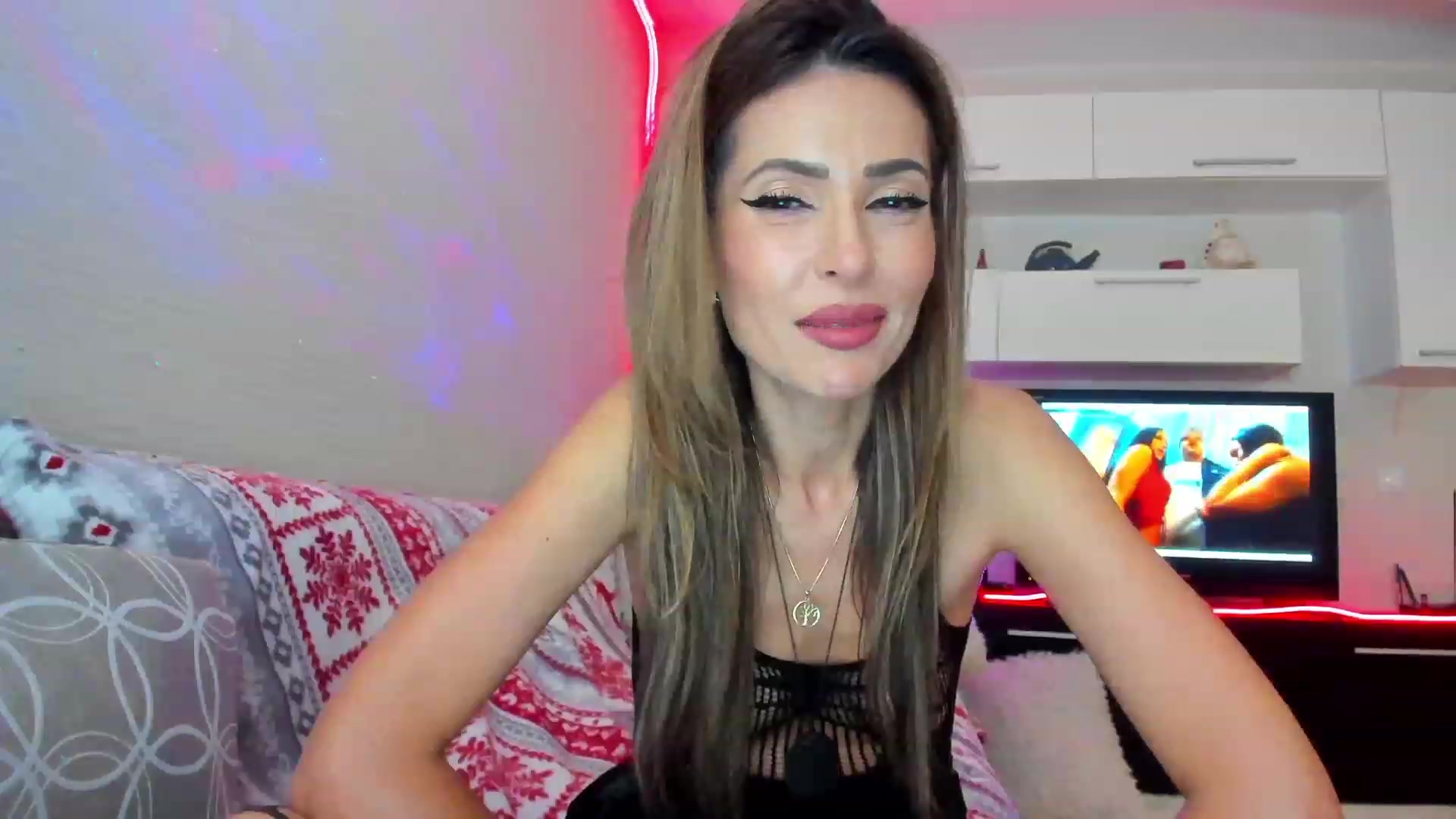 Gallery image thumbnail from SmileyTinaa's myfreecams stream on, 05/11/2023, 24:03 image 7 of 20