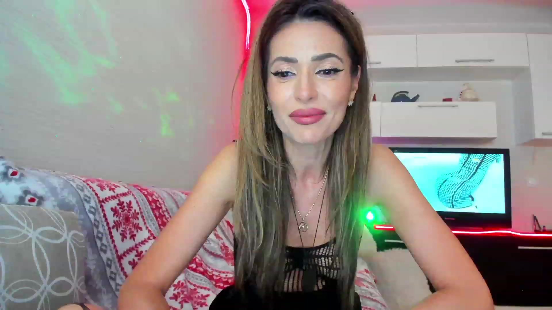 Gallery image thumbnail from SmileyTinaa's myfreecams stream on, 05/11/2023, 24:03 image 8 of 20