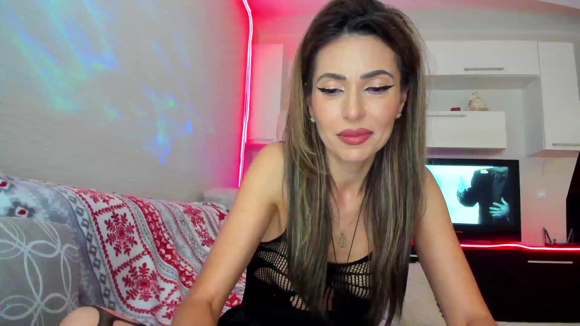 Gallery image thumbnail from SmileyTinaa's myfreecams stream on, 05/11/2023, 24:03 image 3 of 20