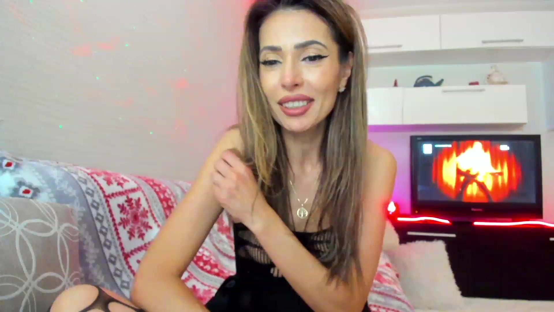 Gallery image thumbnail from SmileyTinaa's myfreecams stream on, 05/11/2023, 24:03 image 16 of 20