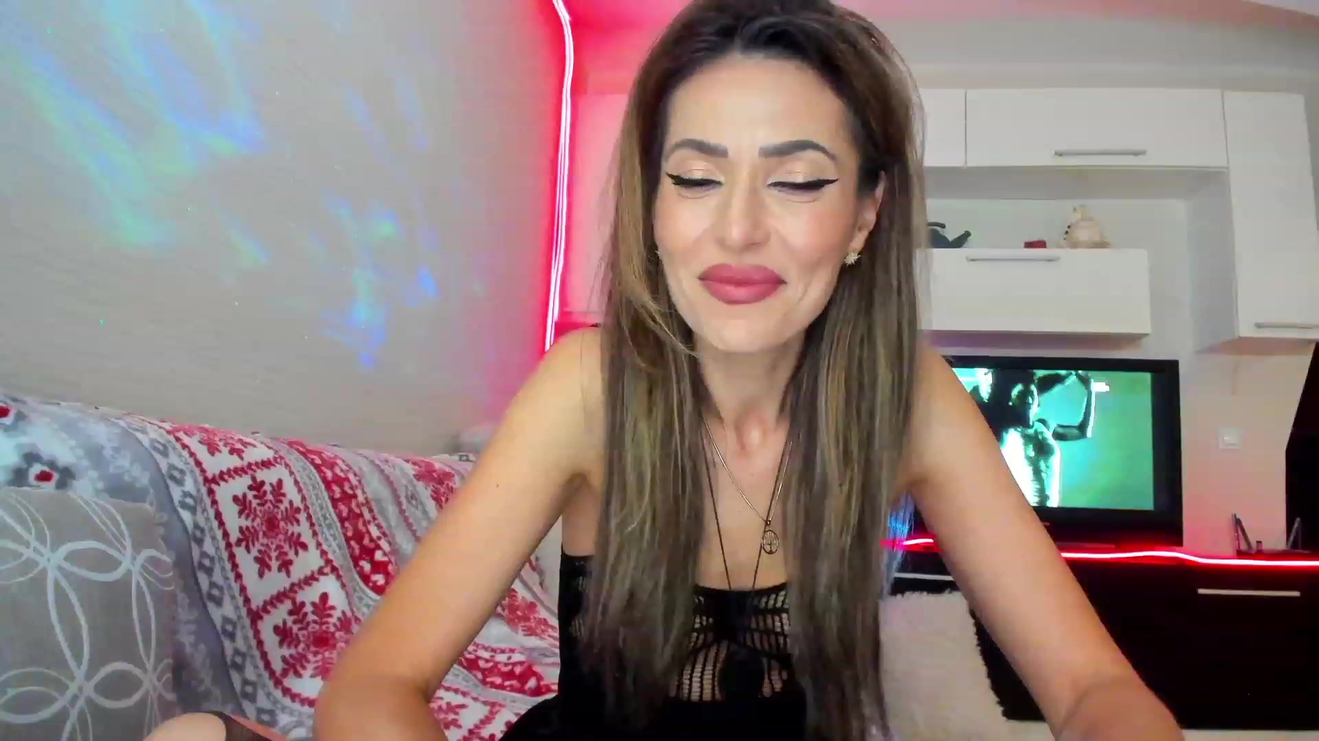 Gallery image thumbnail from SmileyTinaa's myfreecams stream on, 05/11/2023, 24:03 image 1 of 20