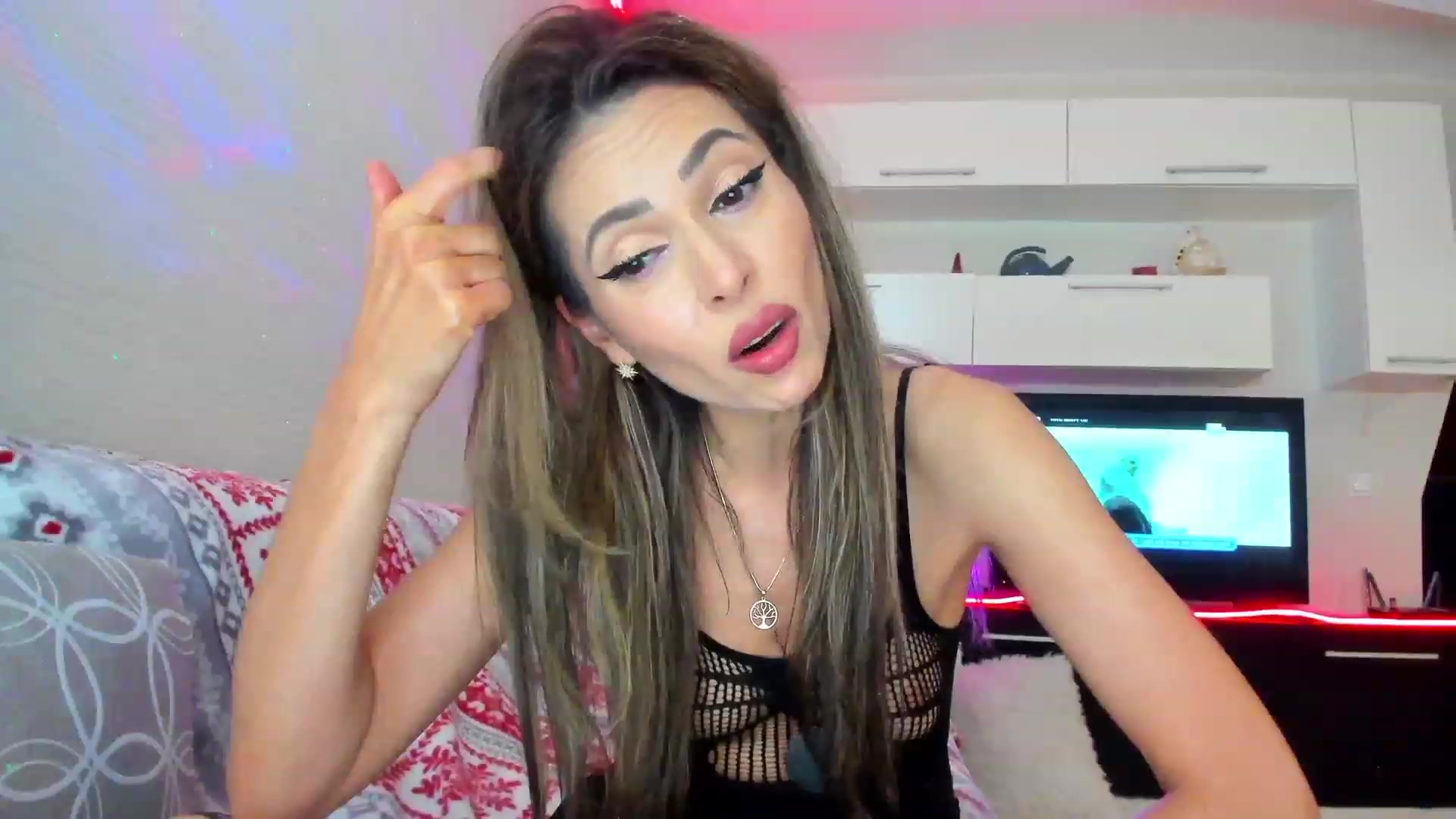 Gallery image thumbnail from SmileyTinaa's myfreecams stream on, 05/11/2023, 24:03 image 5 of 20