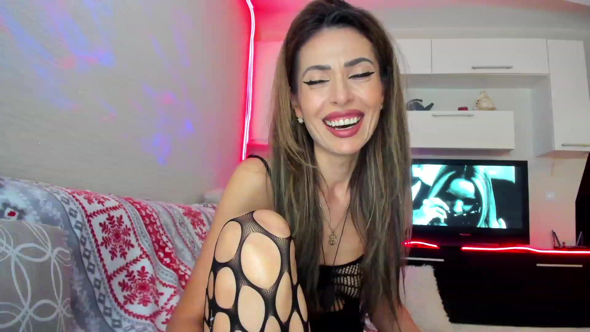 Gallery image thumbnail from SmileyTinaa's myfreecams stream on, 05/11/2023, 24:03 image 4 of 20