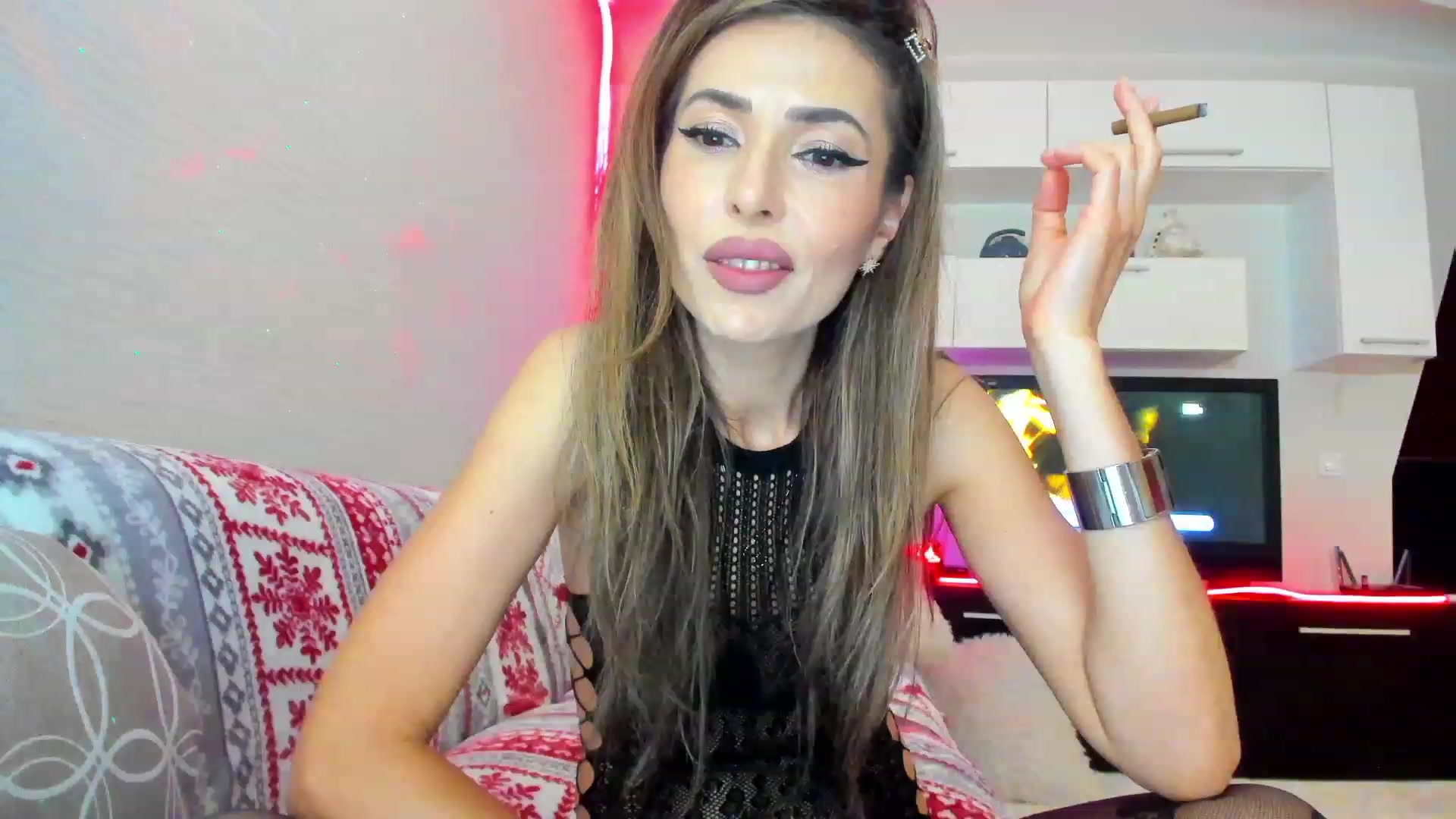 Gallery image thumbnail from SmileyTinaa's myfreecams stream on, 05/11/2023, 23:42 image 4 of 20