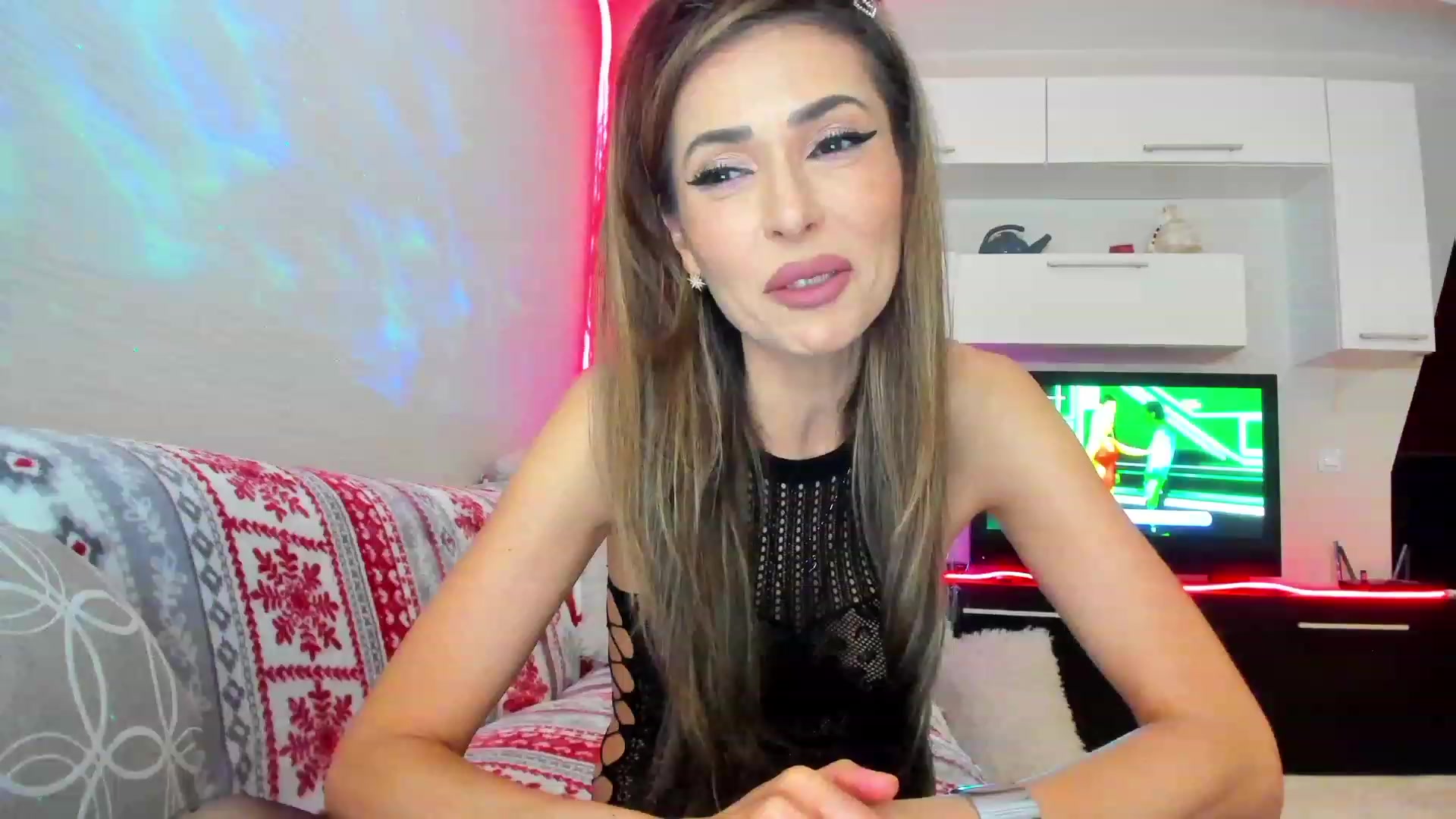Gallery image thumbnail from SmileyTinaa's myfreecams stream on, 05/11/2023, 23:42 image 2 of 20