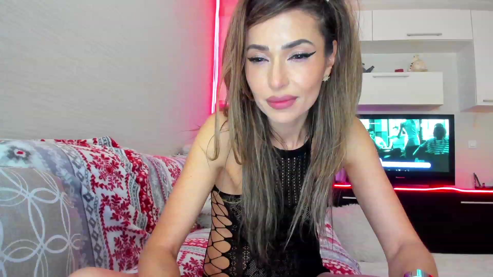 Gallery image thumbnail from SmileyTinaa's myfreecams stream on, 05/12/2023, 01:20 image 2 of 20