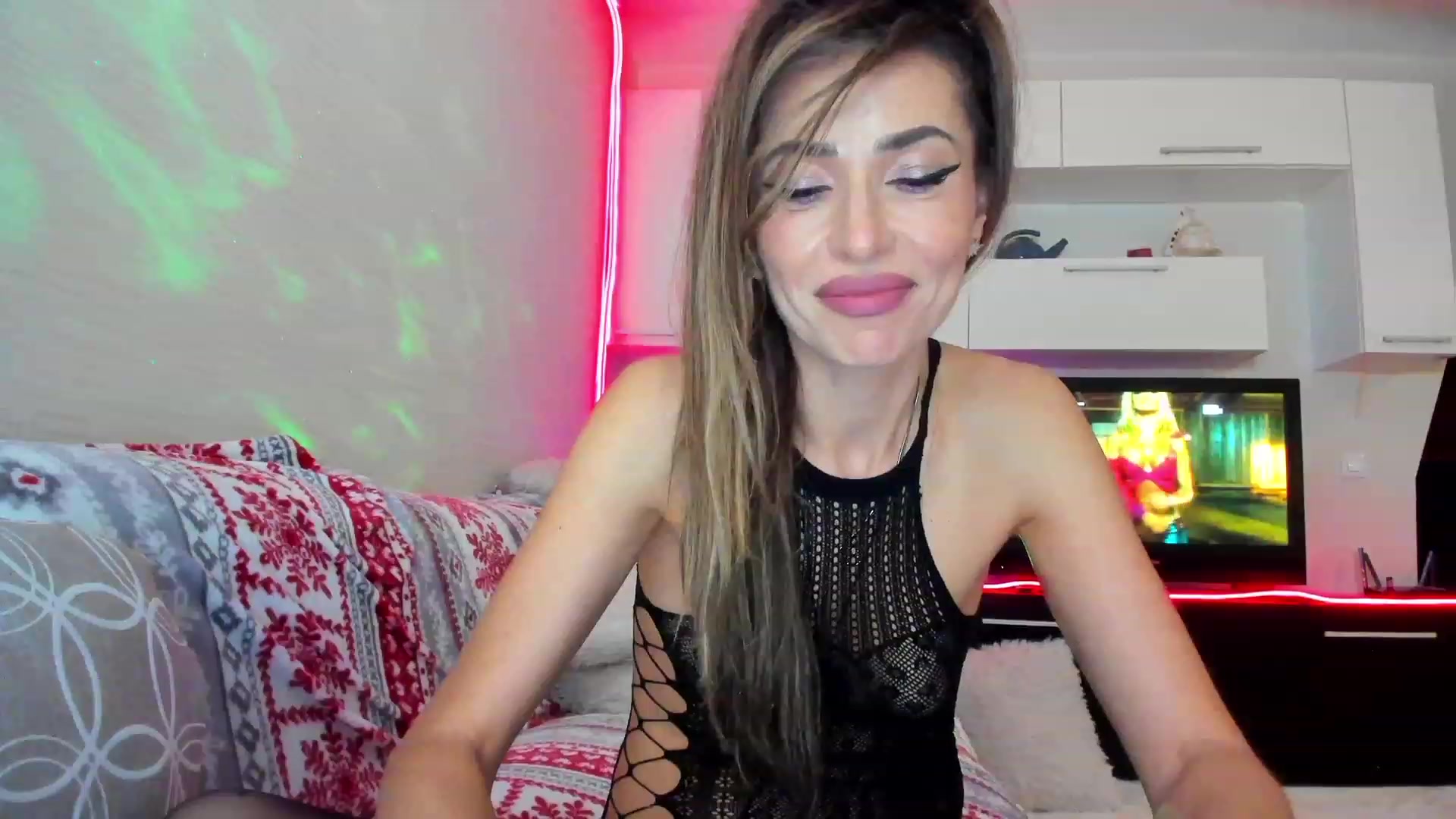 Gallery image thumbnail from SmileyTinaa's myfreecams stream on, 05/12/2023, 01:20 image 17 of 20