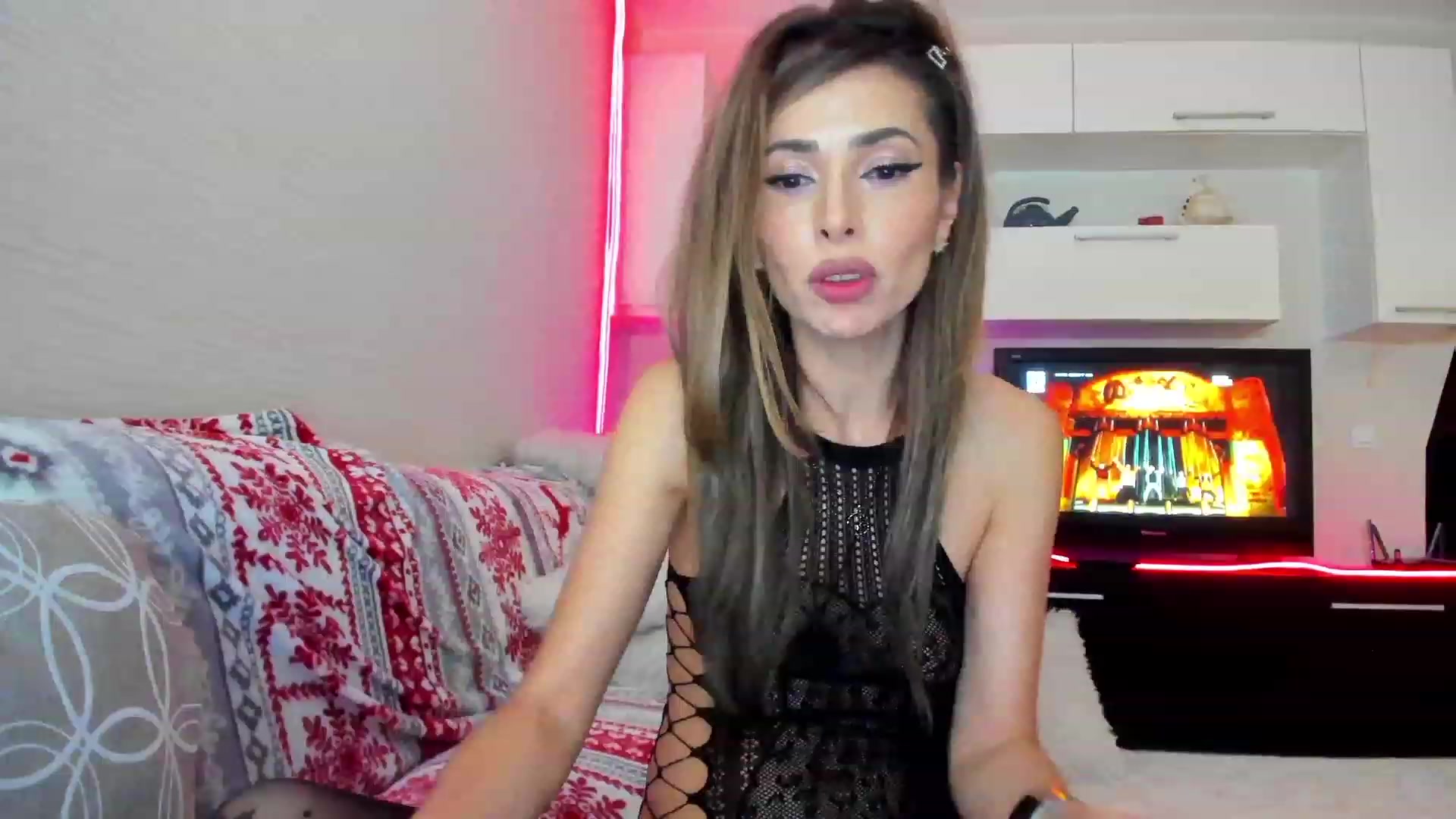 Gallery image thumbnail from SmileyTinaa's myfreecams stream on, 05/12/2023, 01:20 image 4 of 20