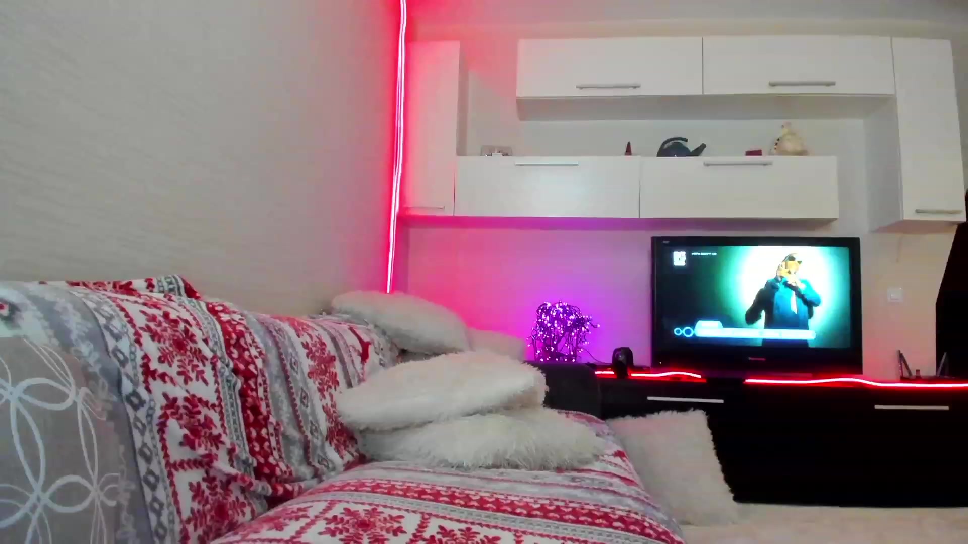 Gallery image thumbnail from SmileyTinaa's myfreecams stream on, 05/12/2023, 01:20 image 14 of 20