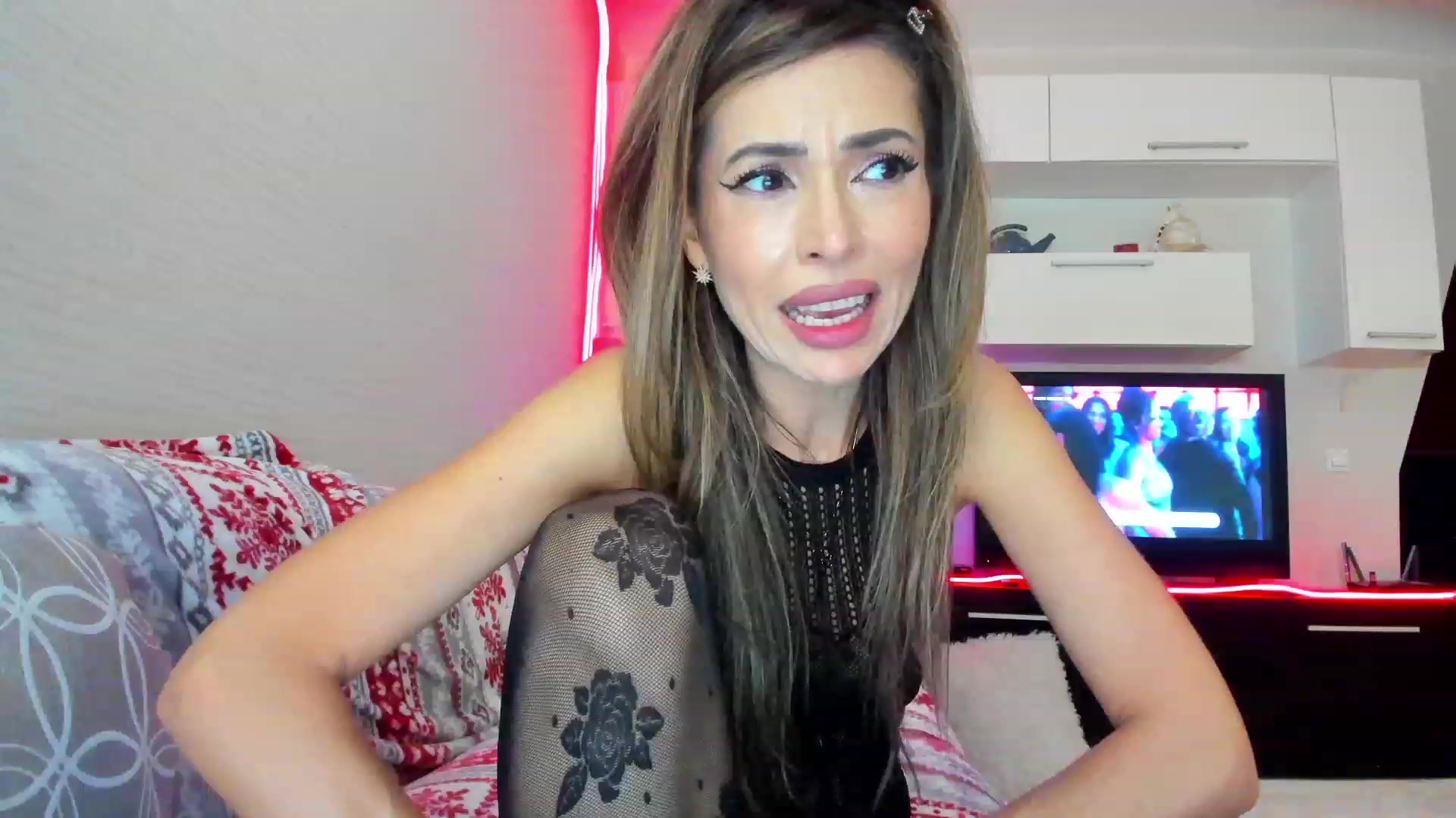Gallery image thumbnail from SmileyTinaa's myfreecams stream on, 05/12/2023, 01:20 image 6 of 20