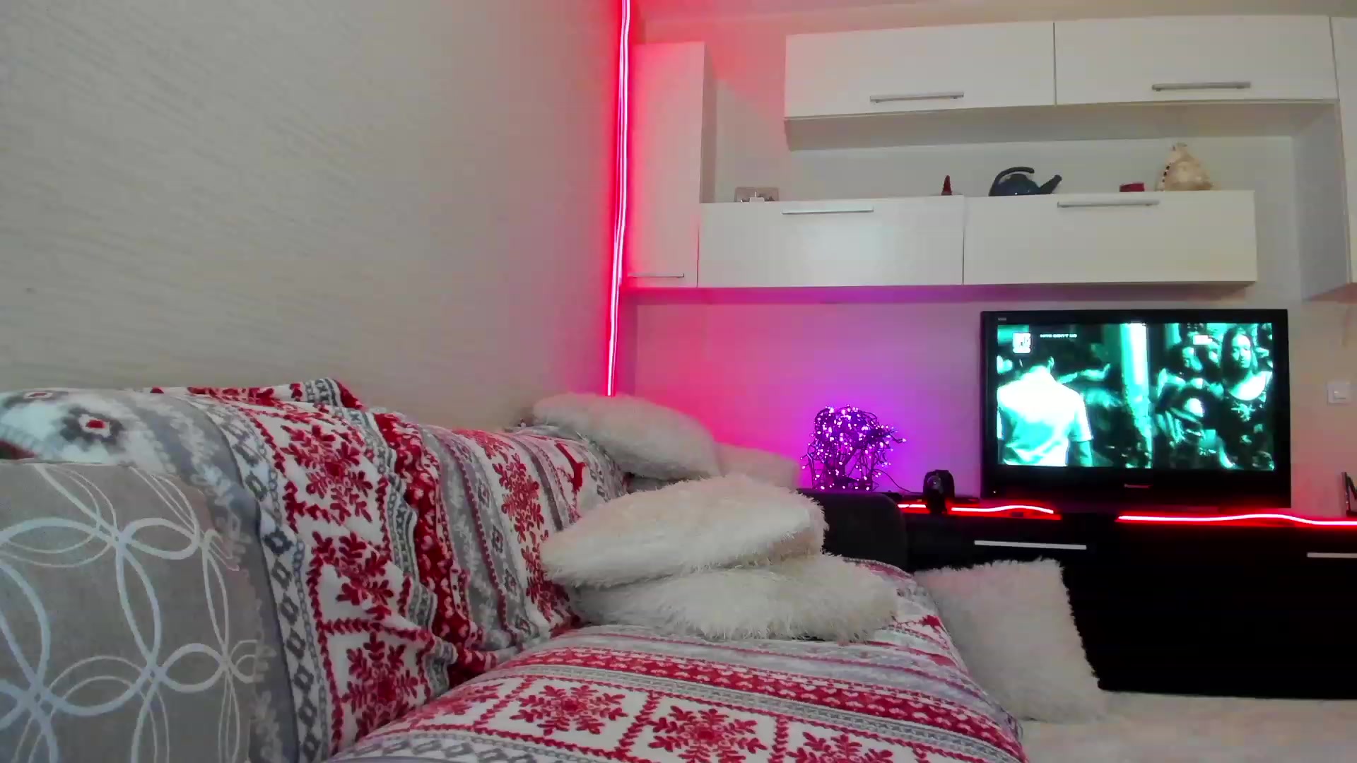 Gallery image thumbnail from SmileyTinaa's myfreecams stream on, 05/12/2023, 01:20 image 1 of 20