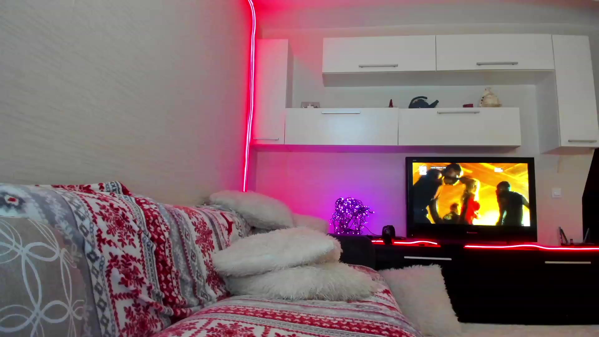 Gallery image thumbnail from SmileyTinaa's myfreecams stream on, 05/12/2023, 01:20 image 16 of 20