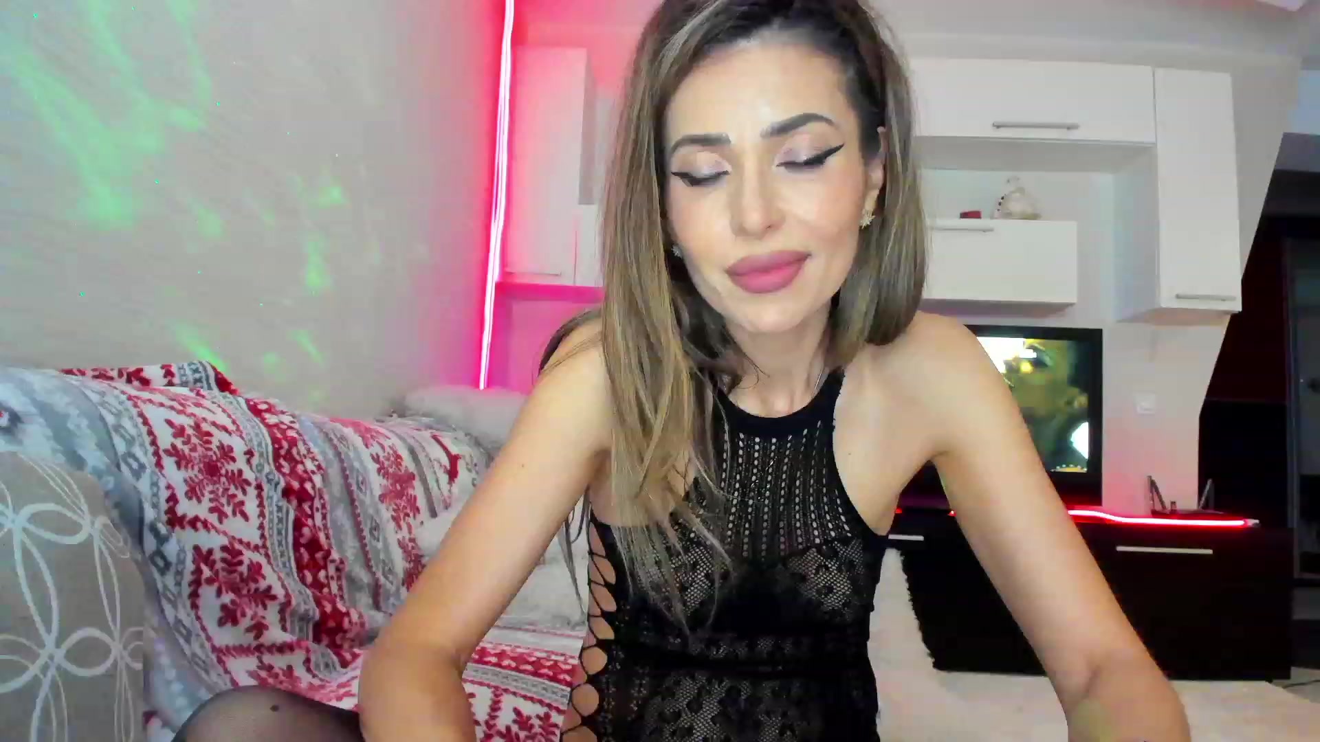 Gallery image thumbnail from SmileyTinaa's myfreecams stream on, 05/12/2023, 01:49 image 18 of 20