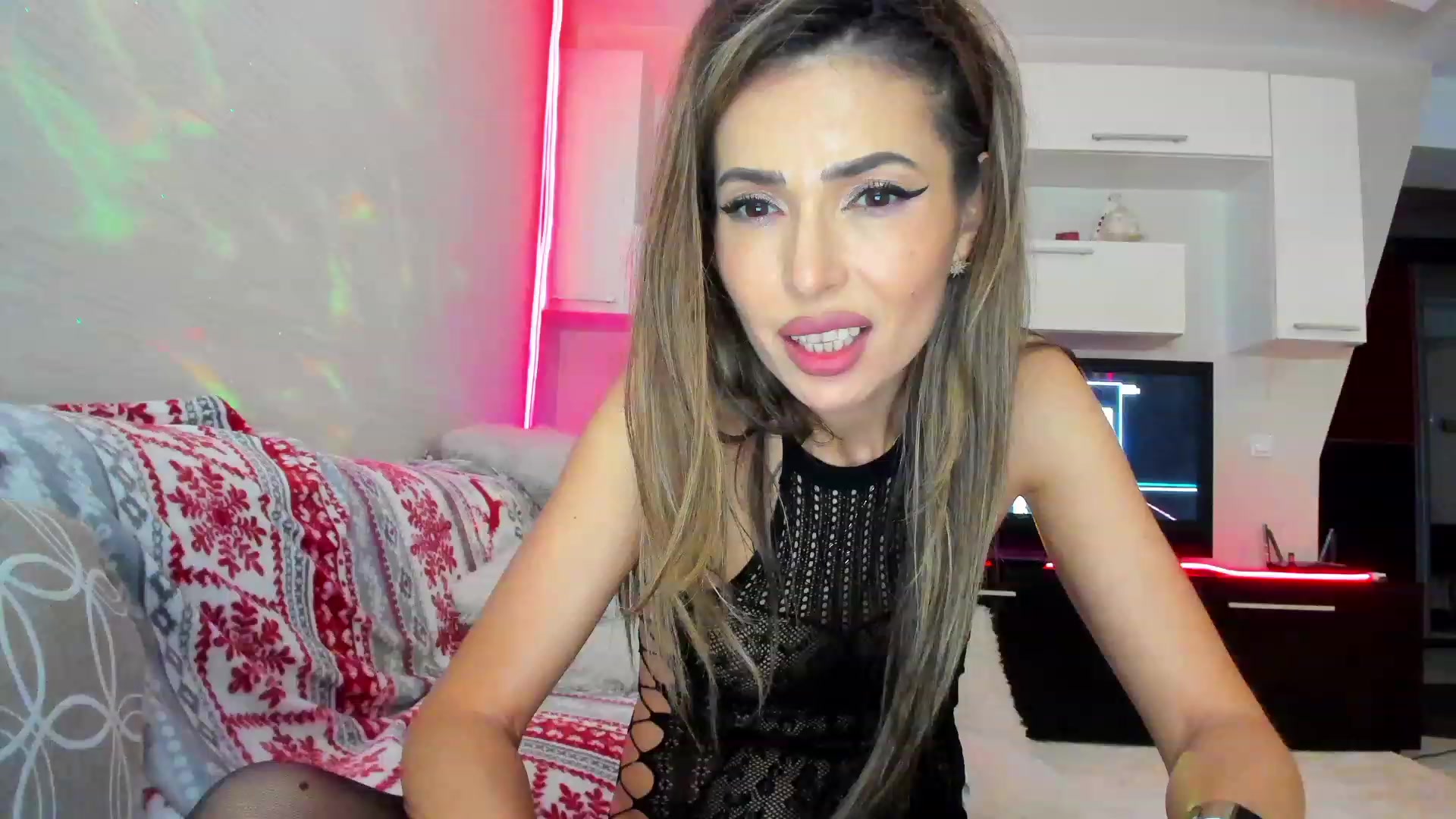 Gallery image thumbnail from SmileyTinaa's myfreecams stream on, 05/12/2023, 01:49 image 19 of 20