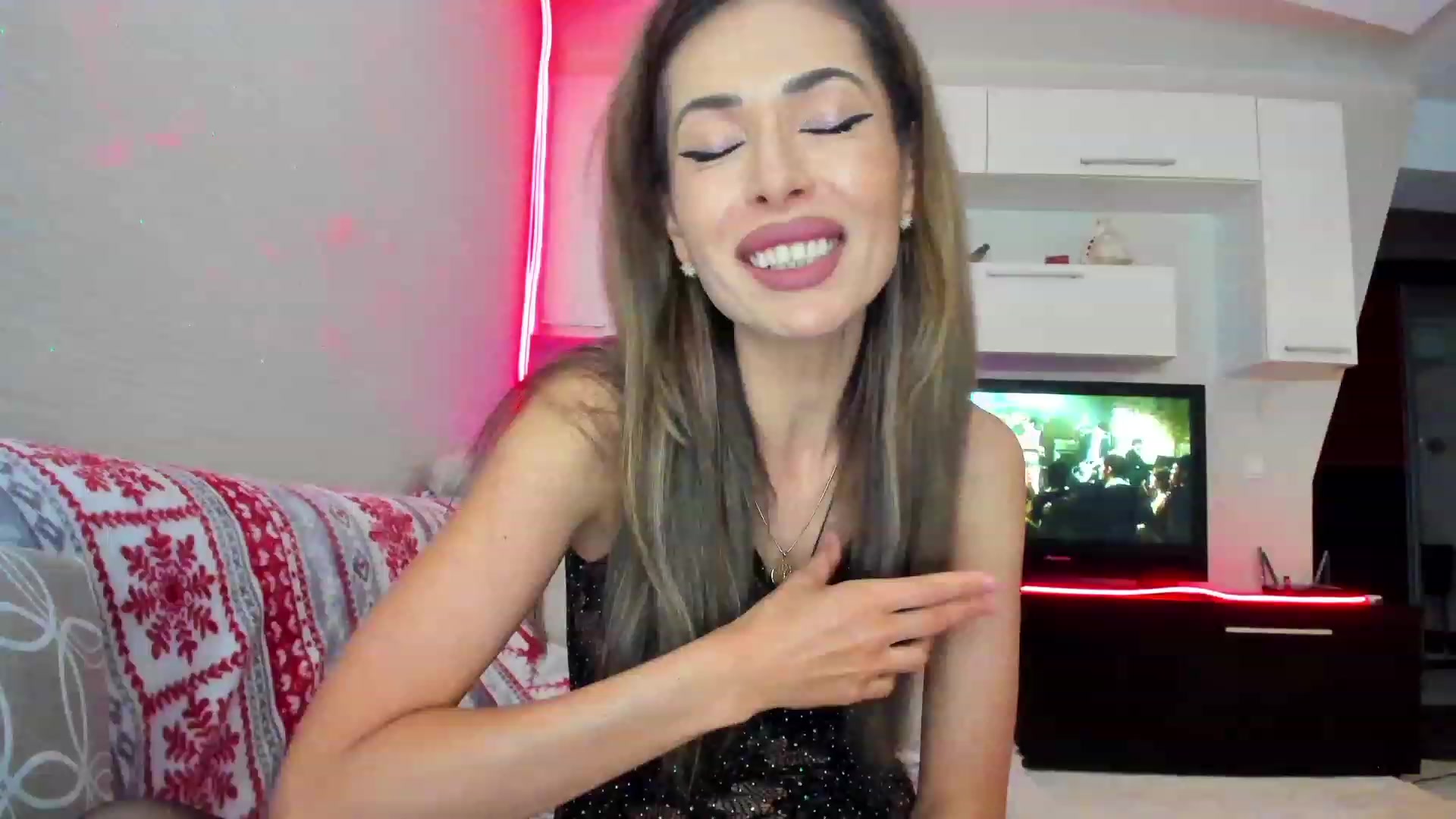 Gallery image thumbnail from SmileyTinaa's myfreecams stream on, 05/12/2023, 22:44 image 7 of 20