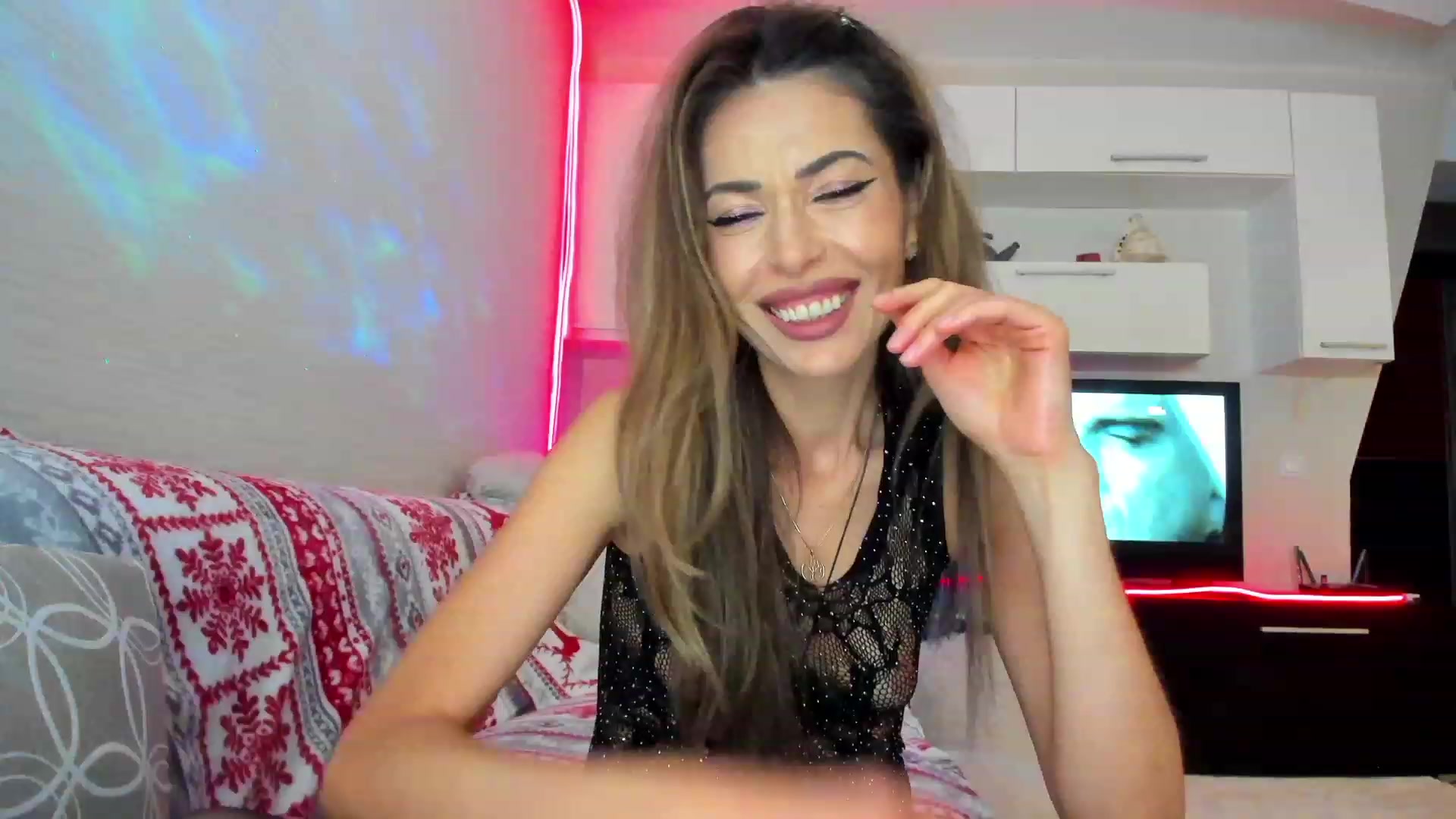 Gallery image thumbnail from SmileyTinaa's myfreecams stream on, 05/12/2023, 22:44 image 12 of 20